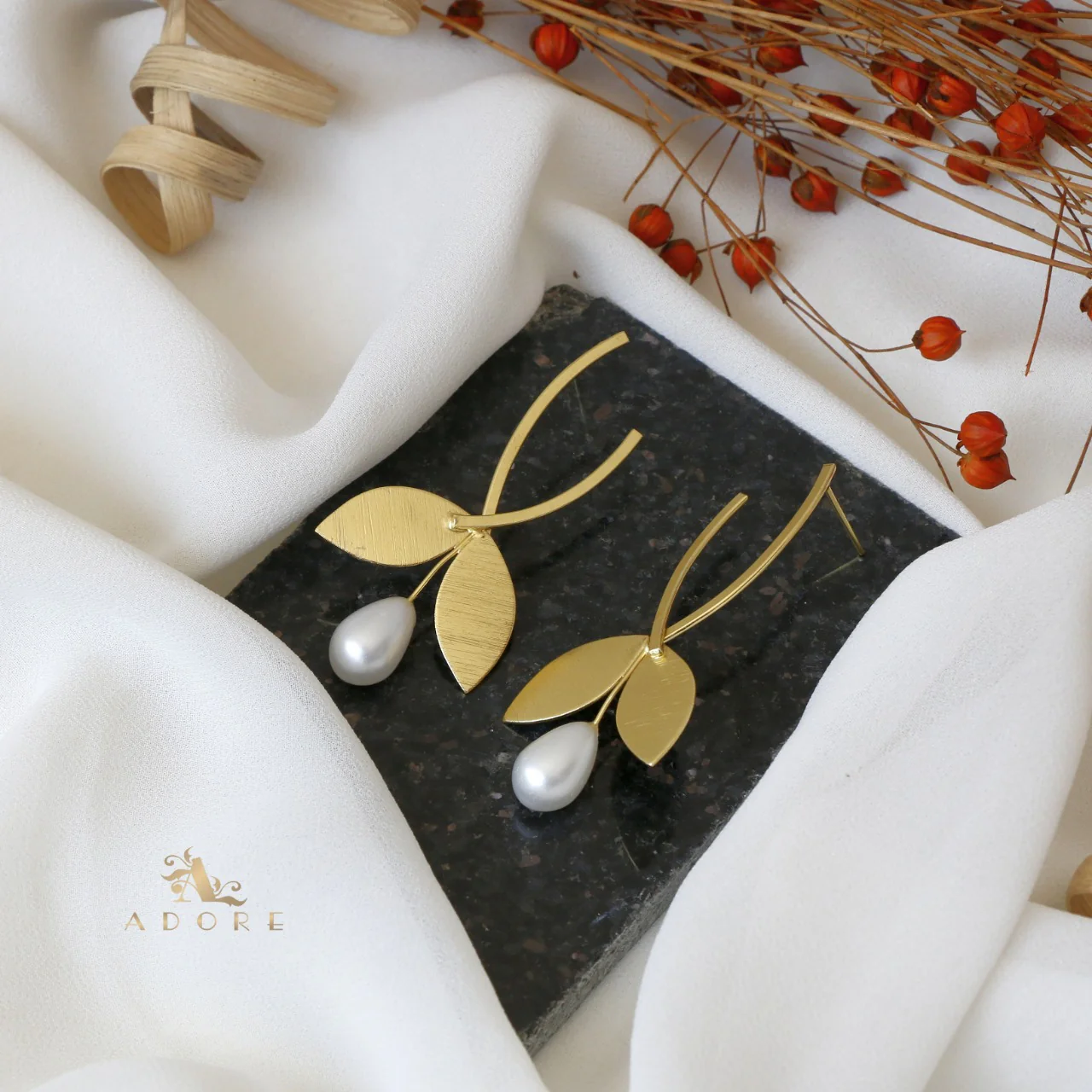 2 Leaf Earring With White Pearl - Image 10
