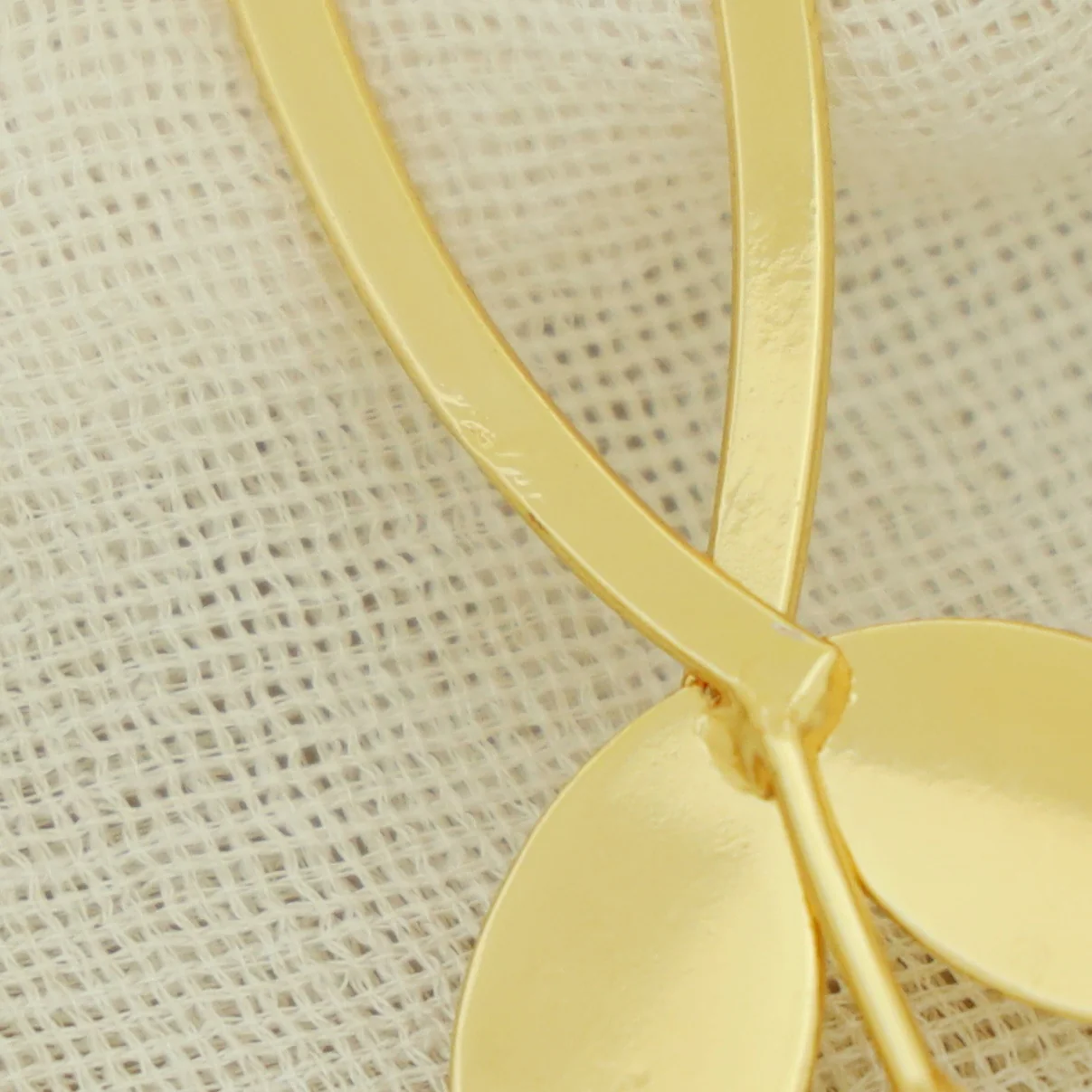 2 Leaf Earring With White Pearl - Image 3
