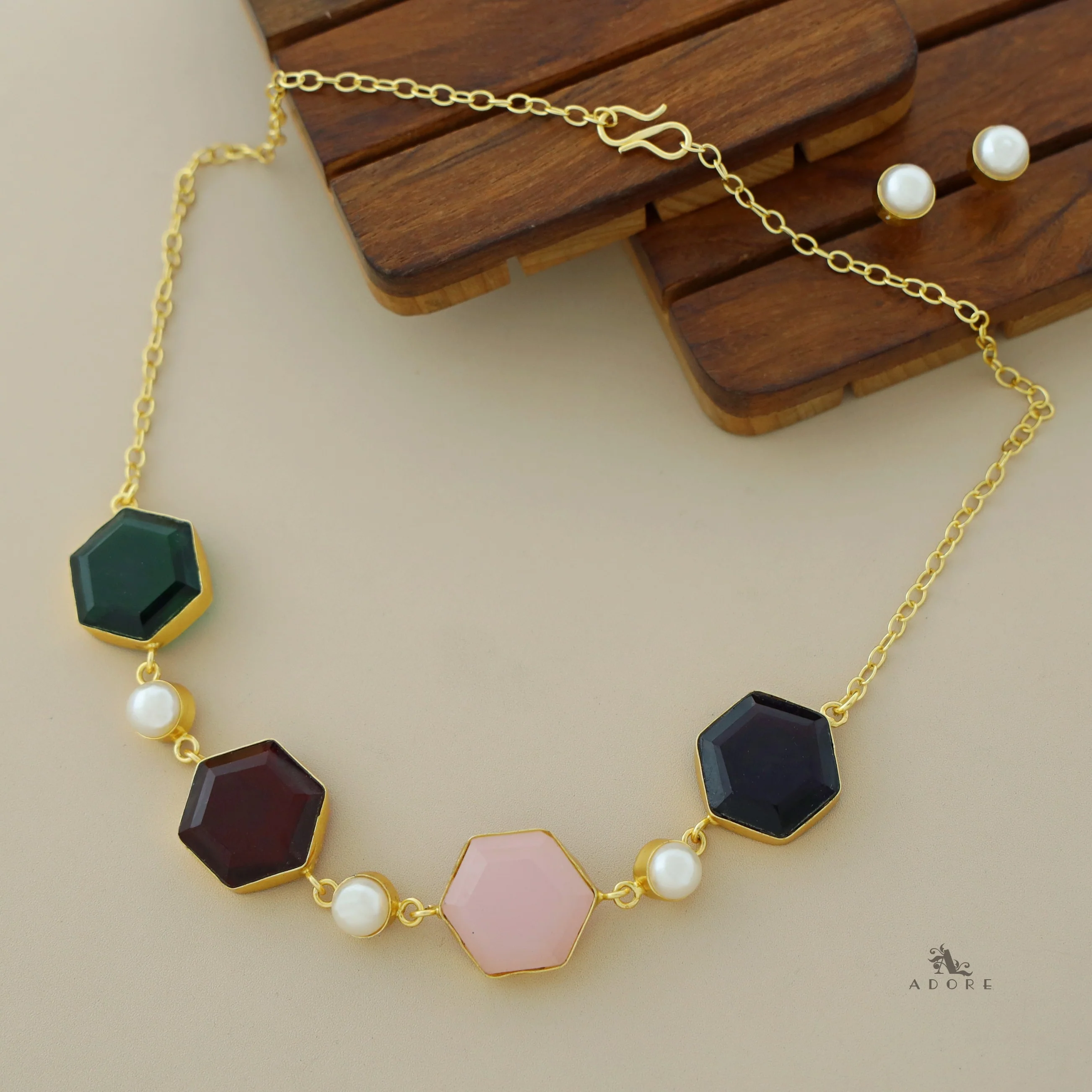 4 Hexa Glossy Pearl Choker with Stud - Image 11
