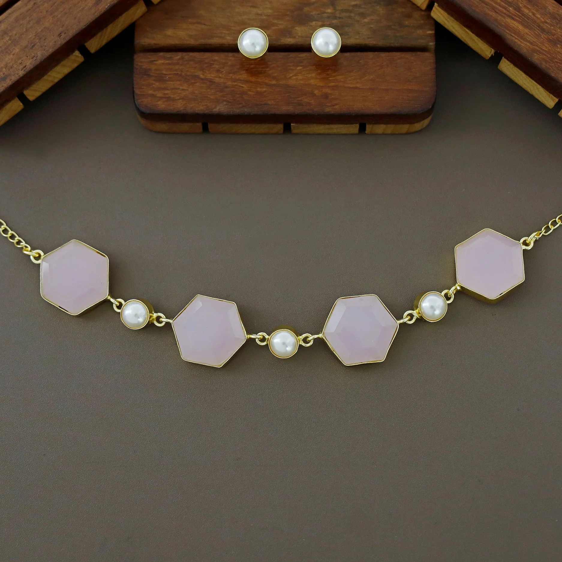 4 Hexa Glossy Pearl Choker with Stud - Image 12