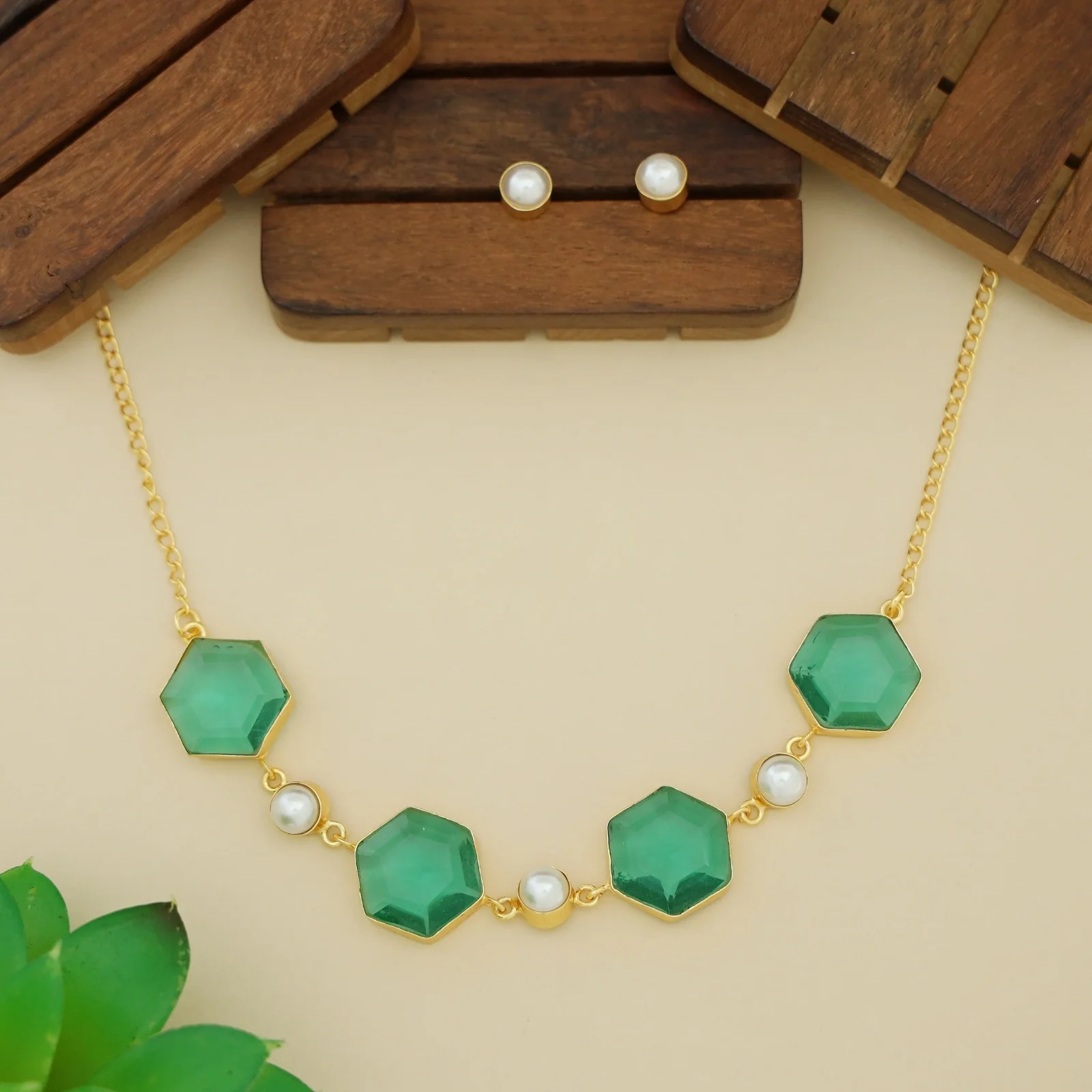4 Hexa Glossy Pearl Choker with Stud - Image 15
