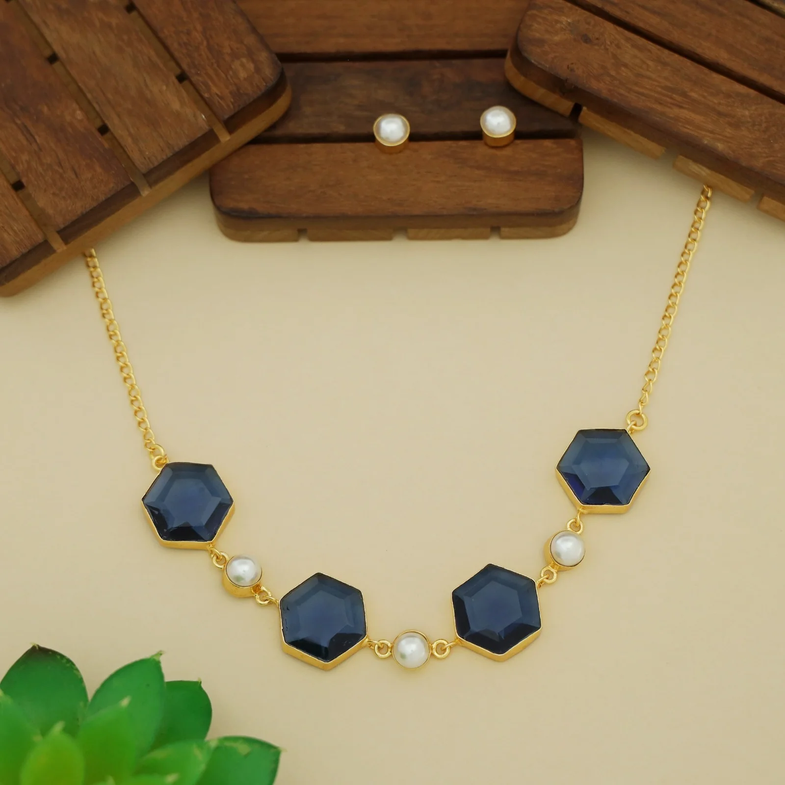 4 Hexa Glossy Pearl Choker with Stud - Image 16