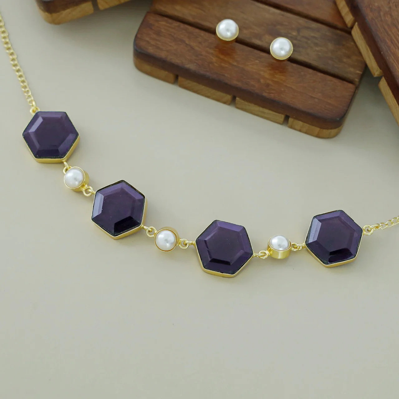 4 Hexa Glossy Pearl Choker with Stud - Image 2