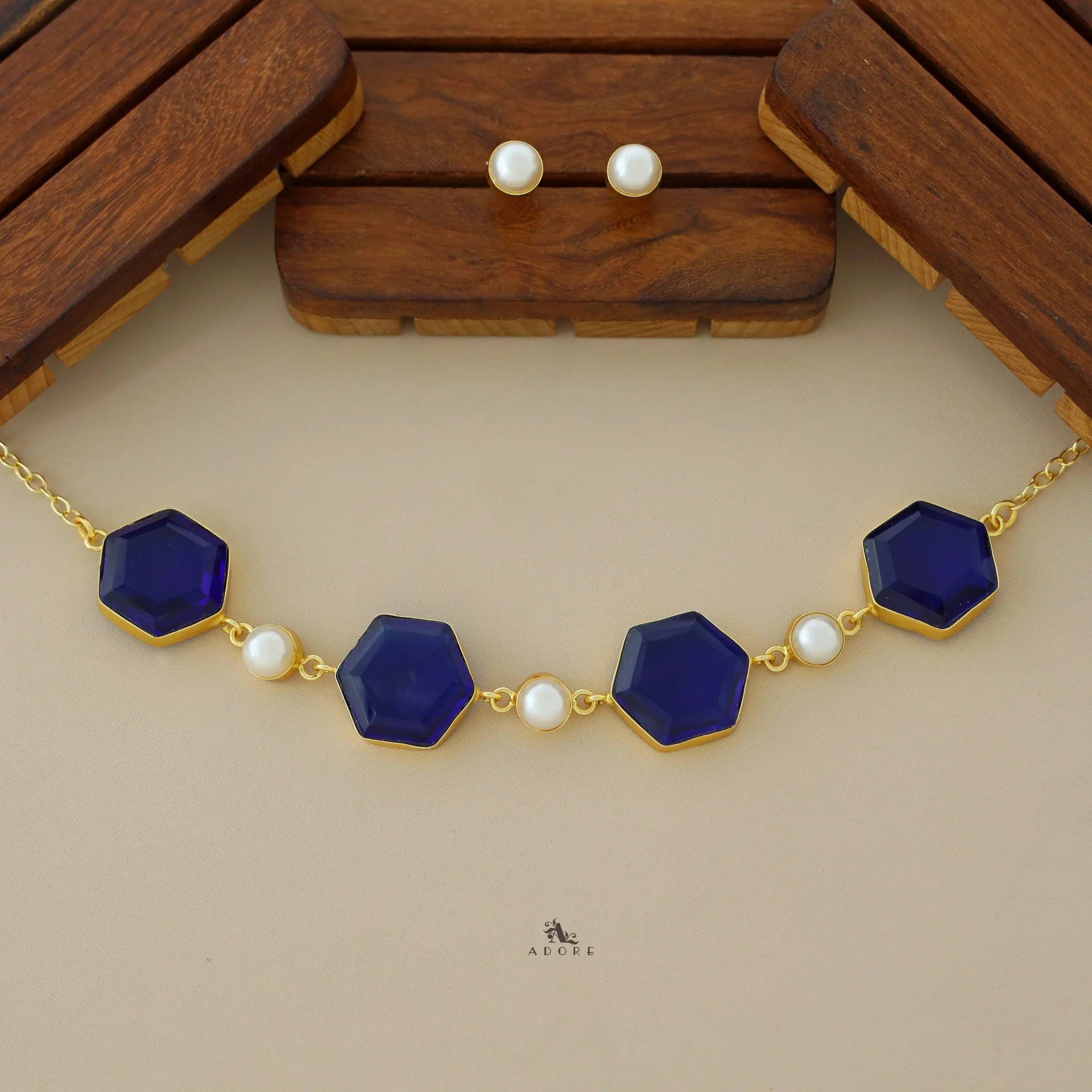 4 Hexa Glossy Pearl Choker with Stud - Image 5