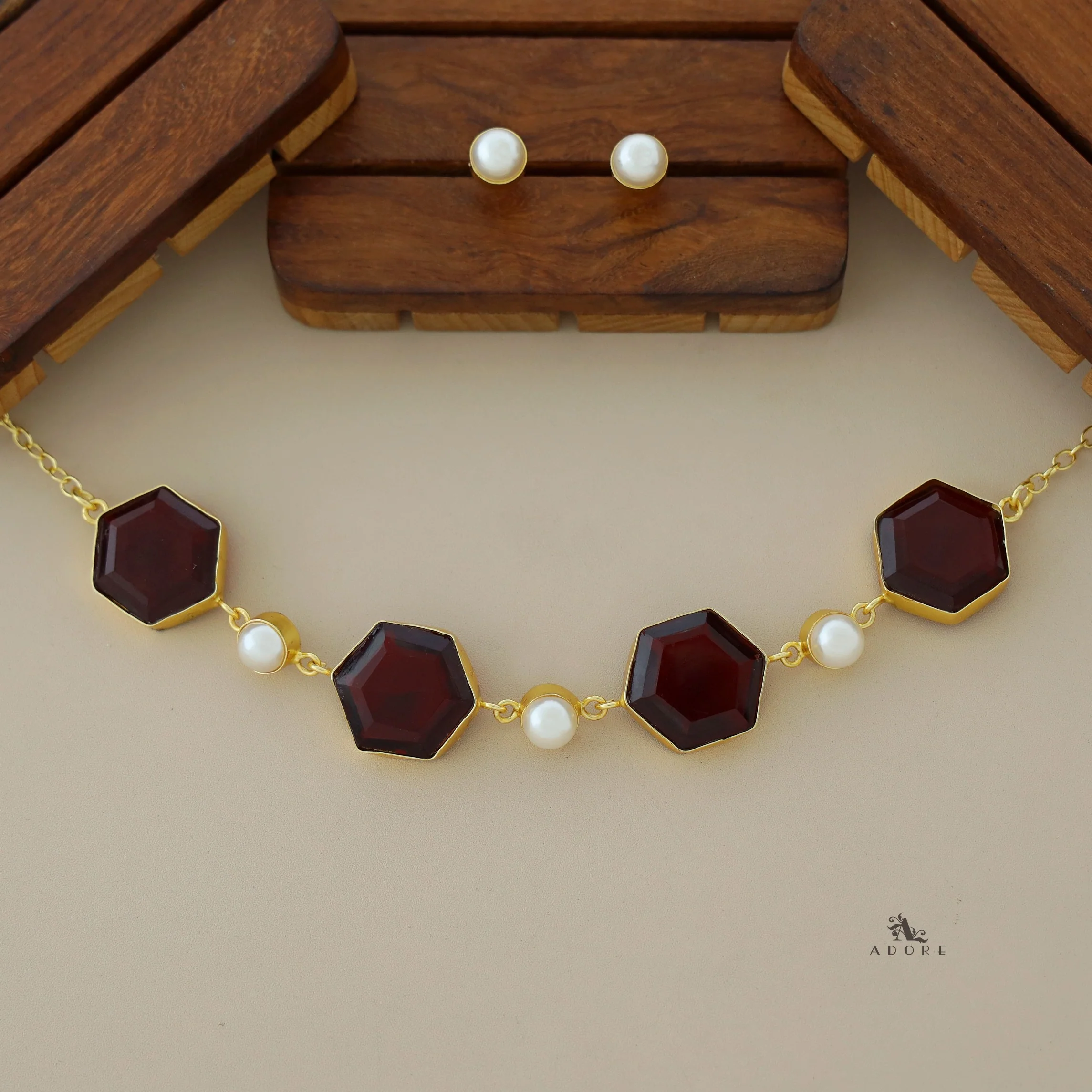 4 Hexa Glossy Pearl Choker with Stud - Image 6