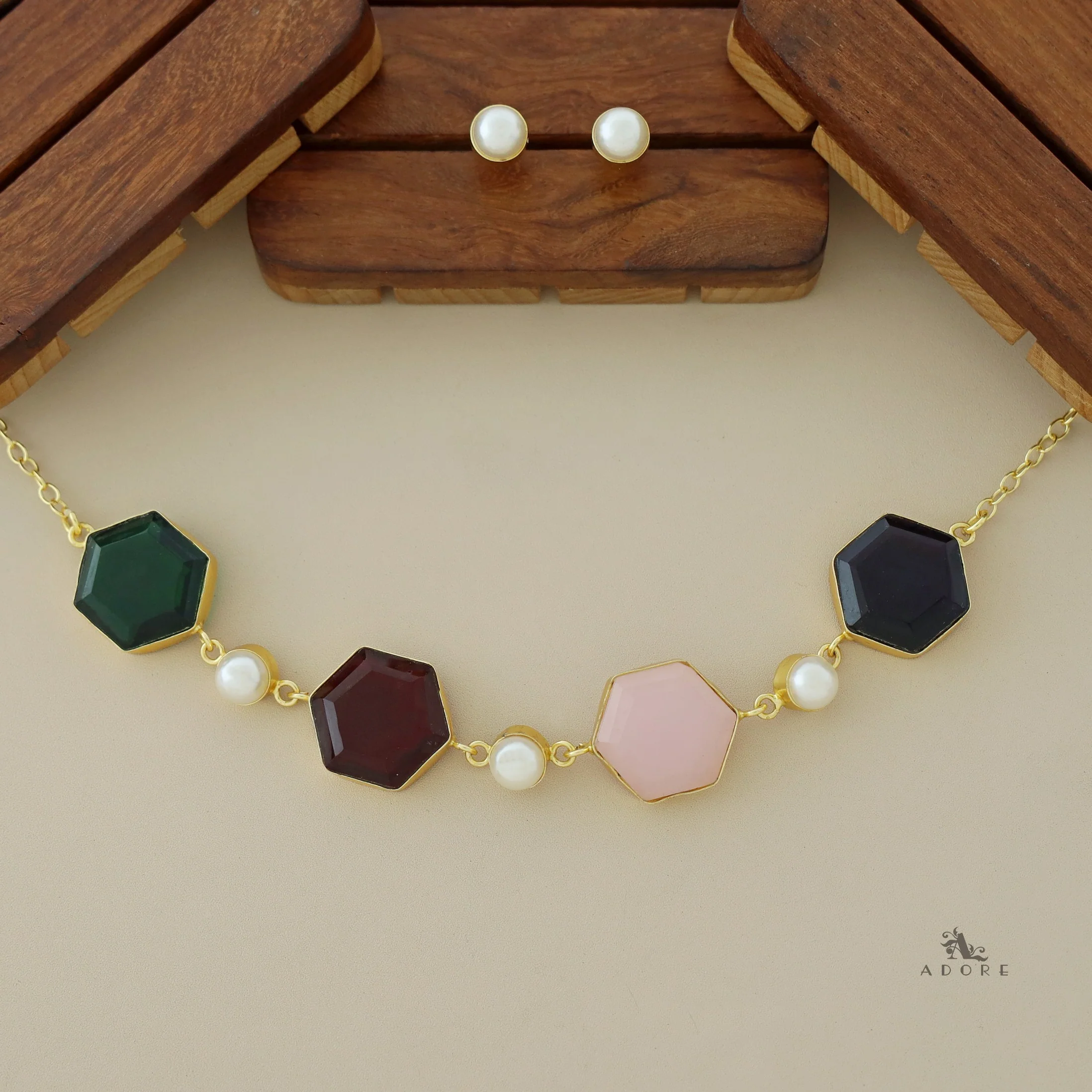 4 Hexa Glossy Pearl Choker with Stud - Image 7