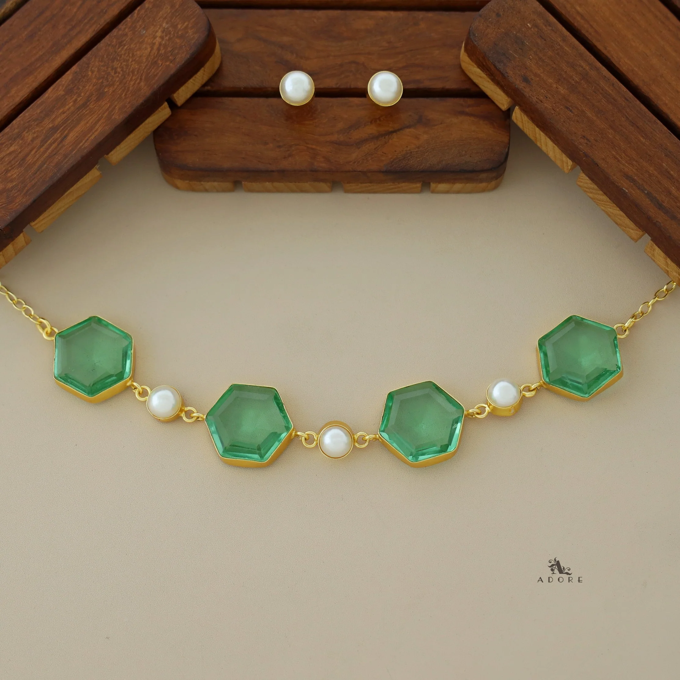 4 Hexa Glossy Pearl Choker with Stud - Image 8