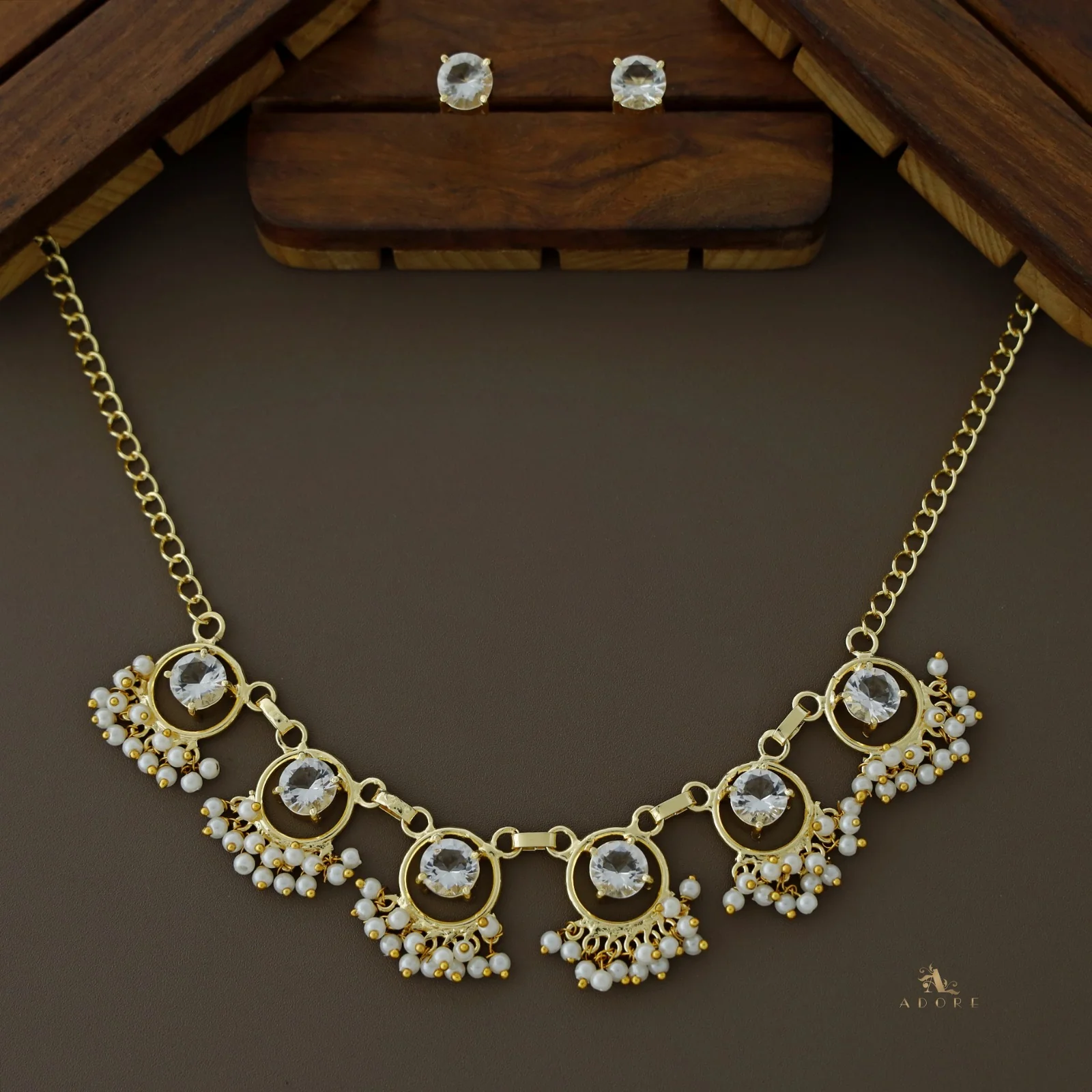 6 Stone Circle Short Neckpiece With Stud - Image 4