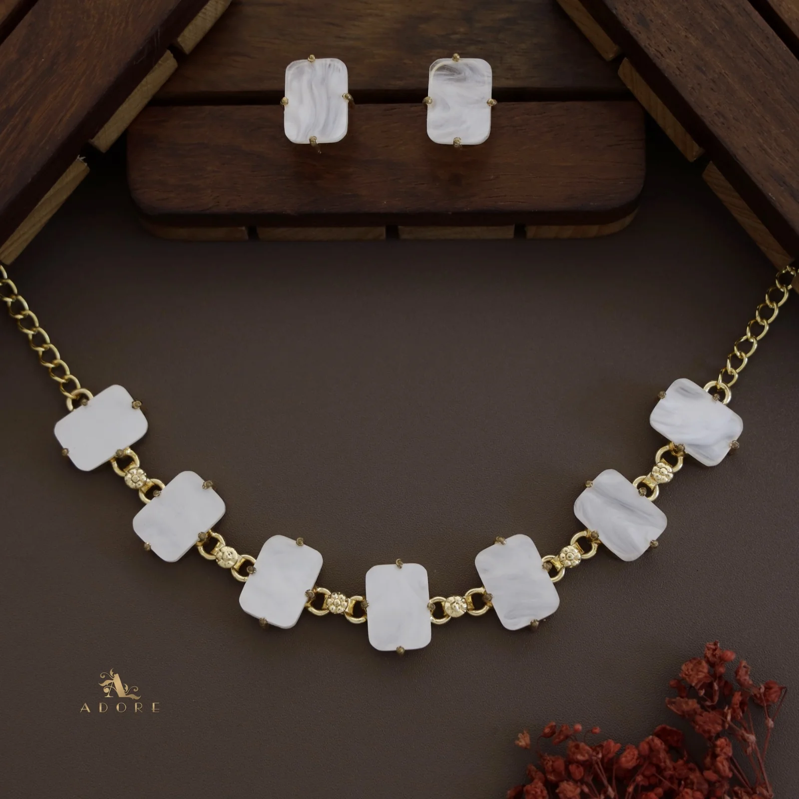 7 Stone Milaana Glossy Rectangle Choker With Stud - Image 4