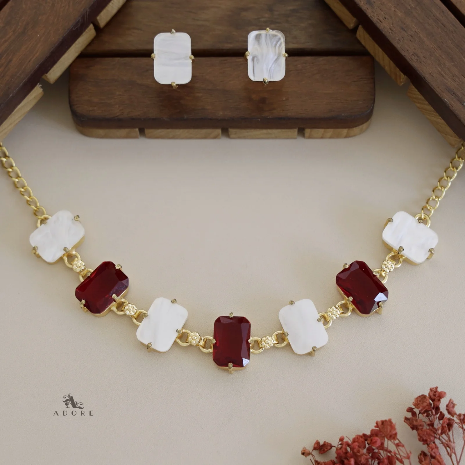 7 Stone Milaana Glossy Rectangle Choker With Stud - Image 6