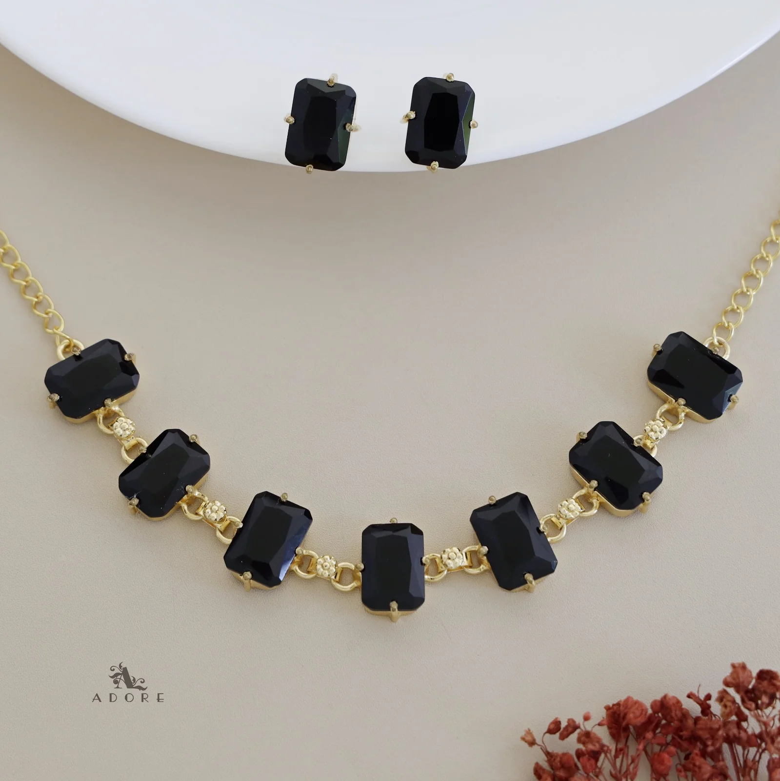 7 Stone Milaana Glossy Rectangle Choker With Stud - Image 8