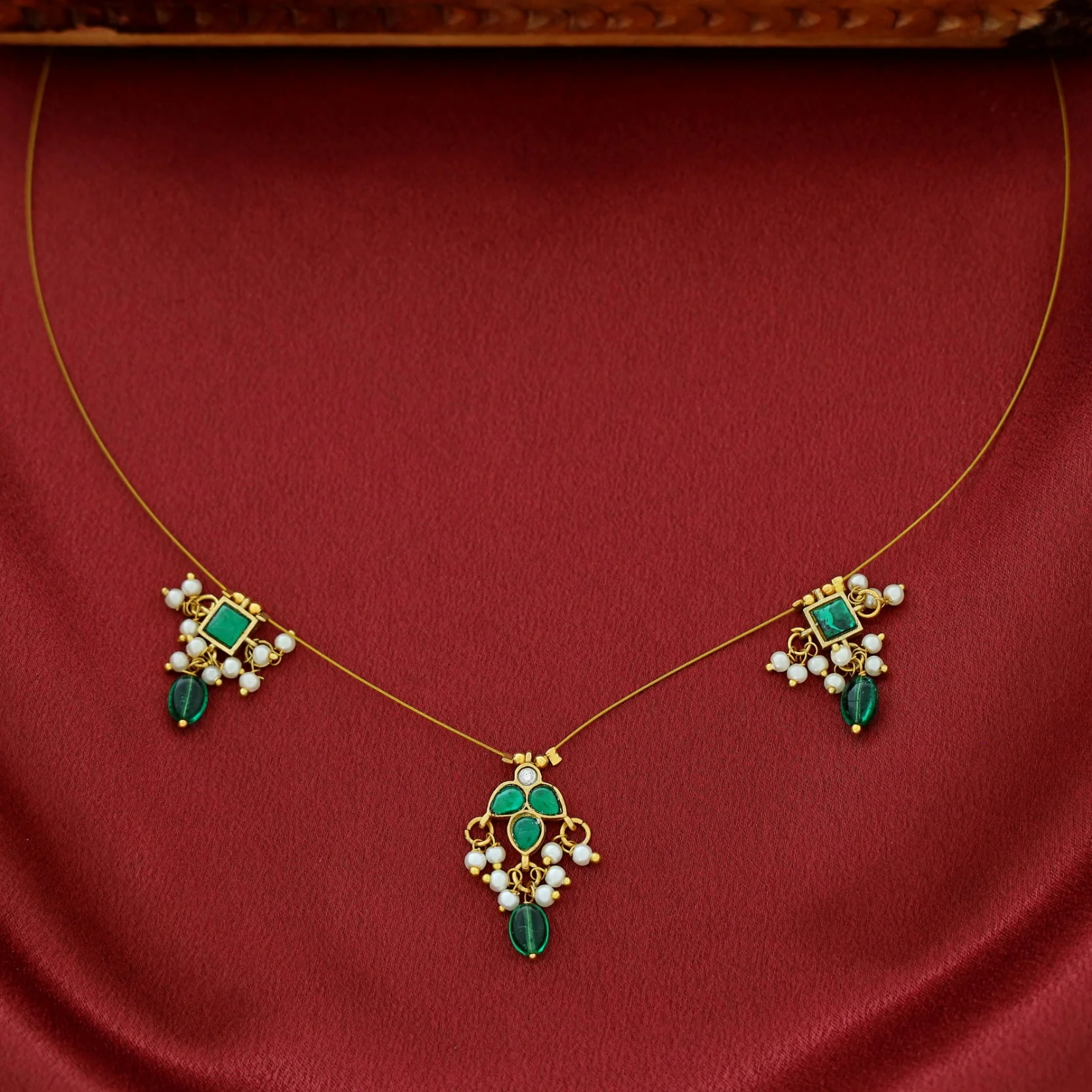 Aadhavi Jadau Kundan Pearl String Neckpiece - Image 5