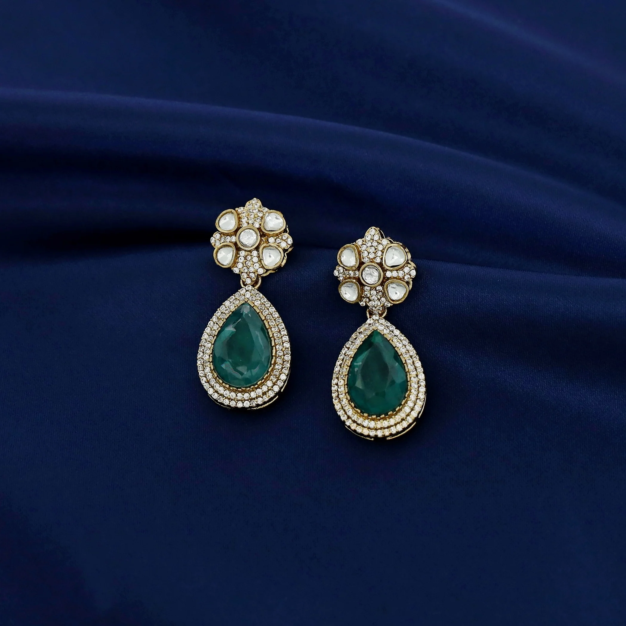 Aadhriti Kundan Neckpiece With Earring - Image 11
