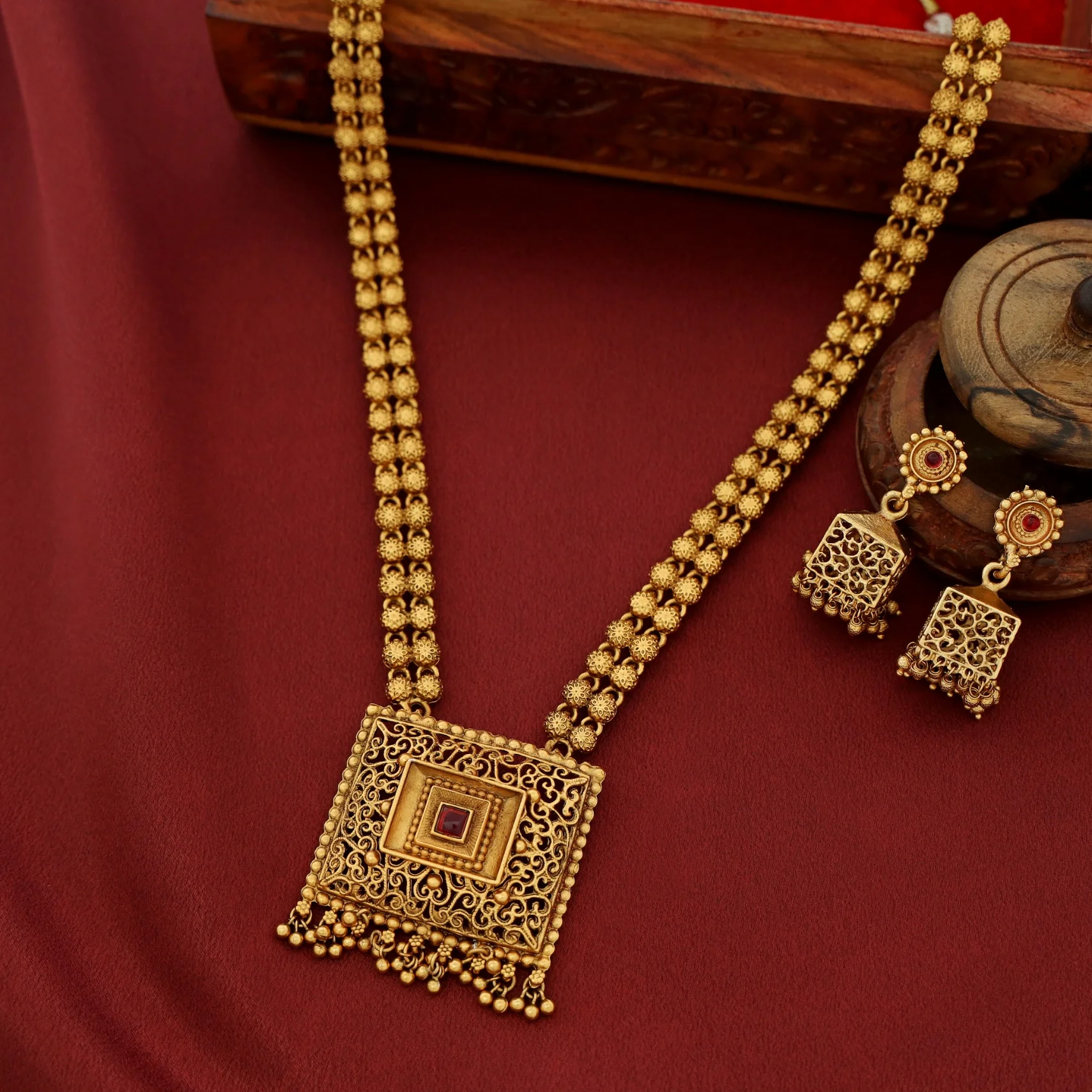 Aagarna Long Haram With Earring - Image 10
