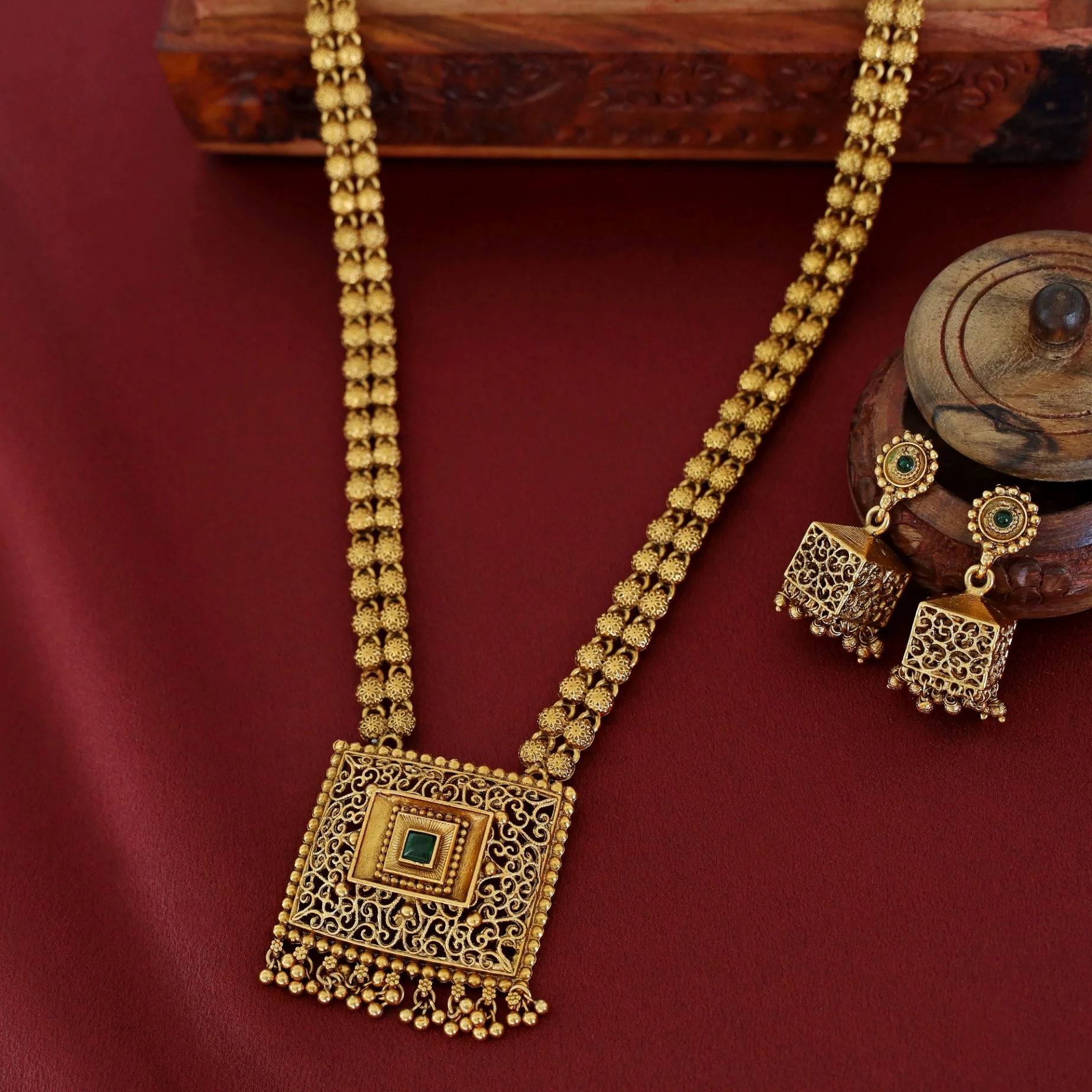 Aagarna Long Haram With Earring - Image 4