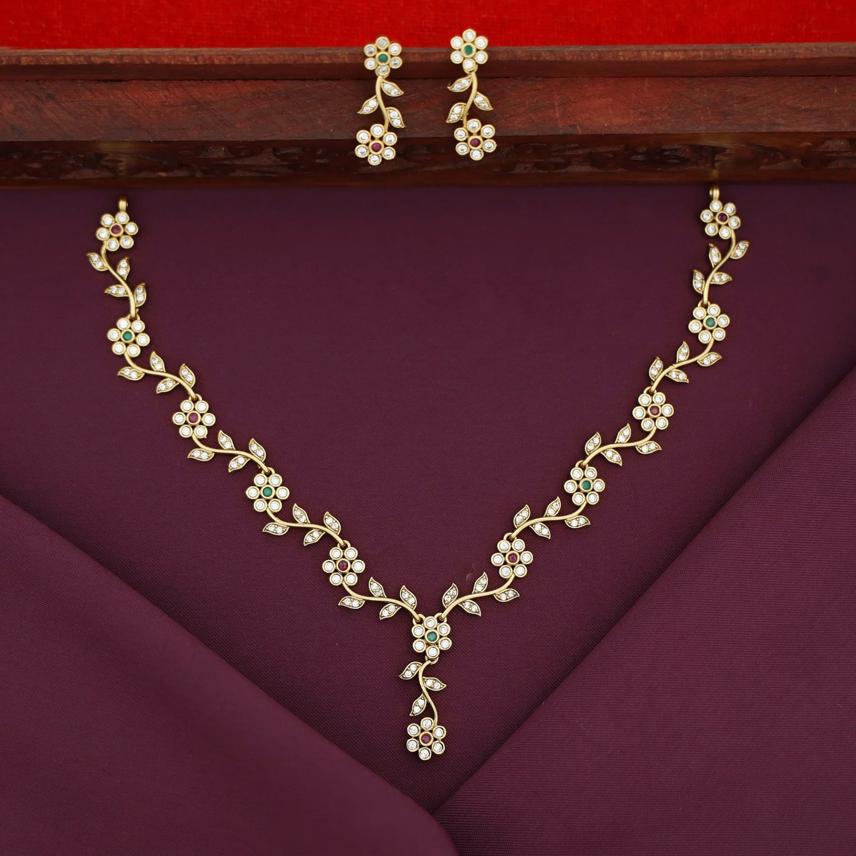 Aanchal Stone Flower & Leaf Short Neckpiece With Earring - Image 3