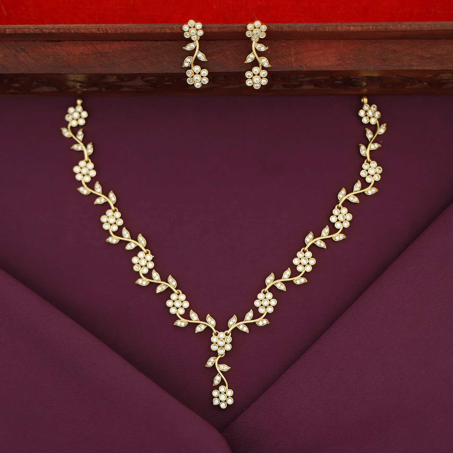 Aanchal Stone Flower & Leaf Short Neckpiece With Earring - Image 4