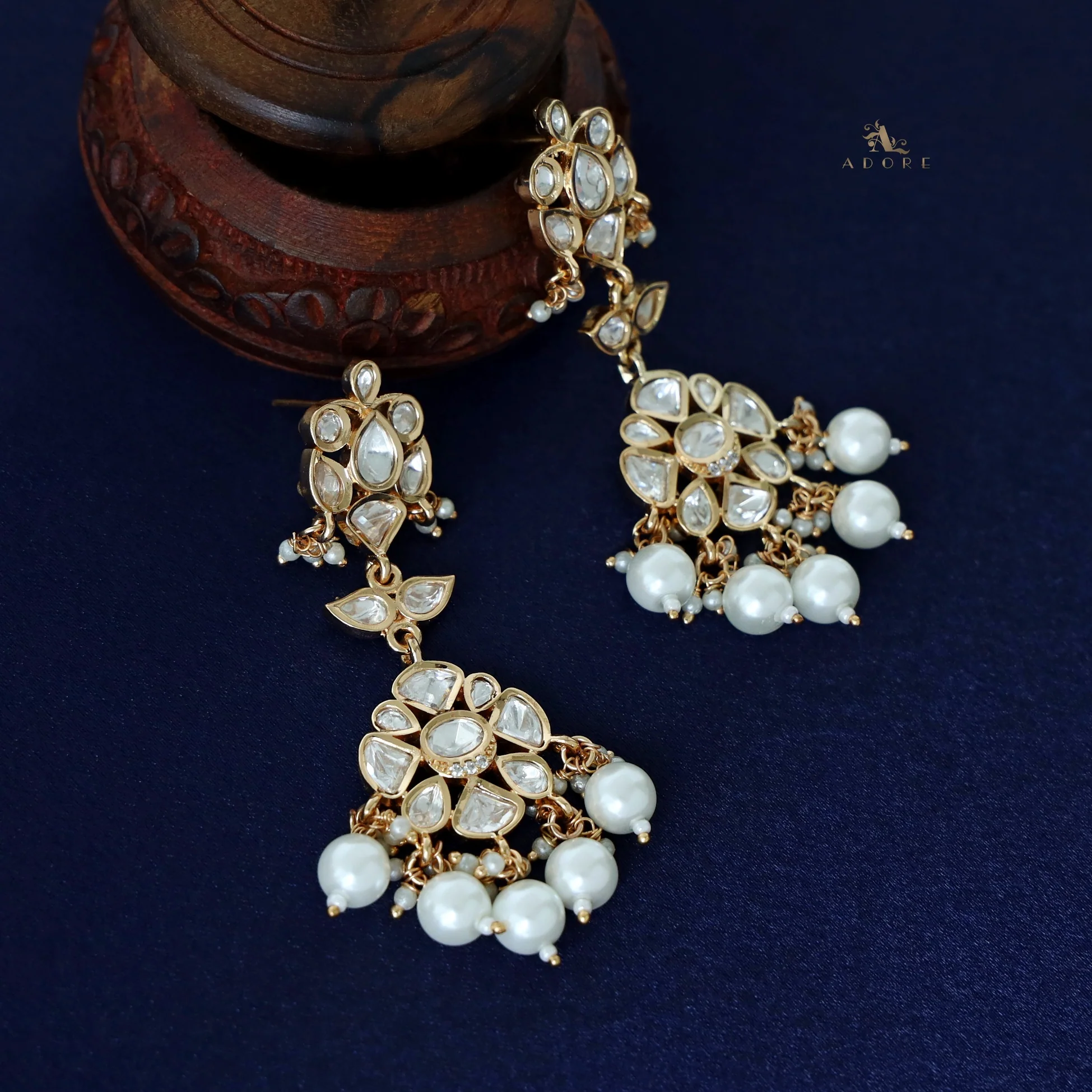 Aaradhana Premium Drop Oval Pearl Kundan Earring - Image 5
