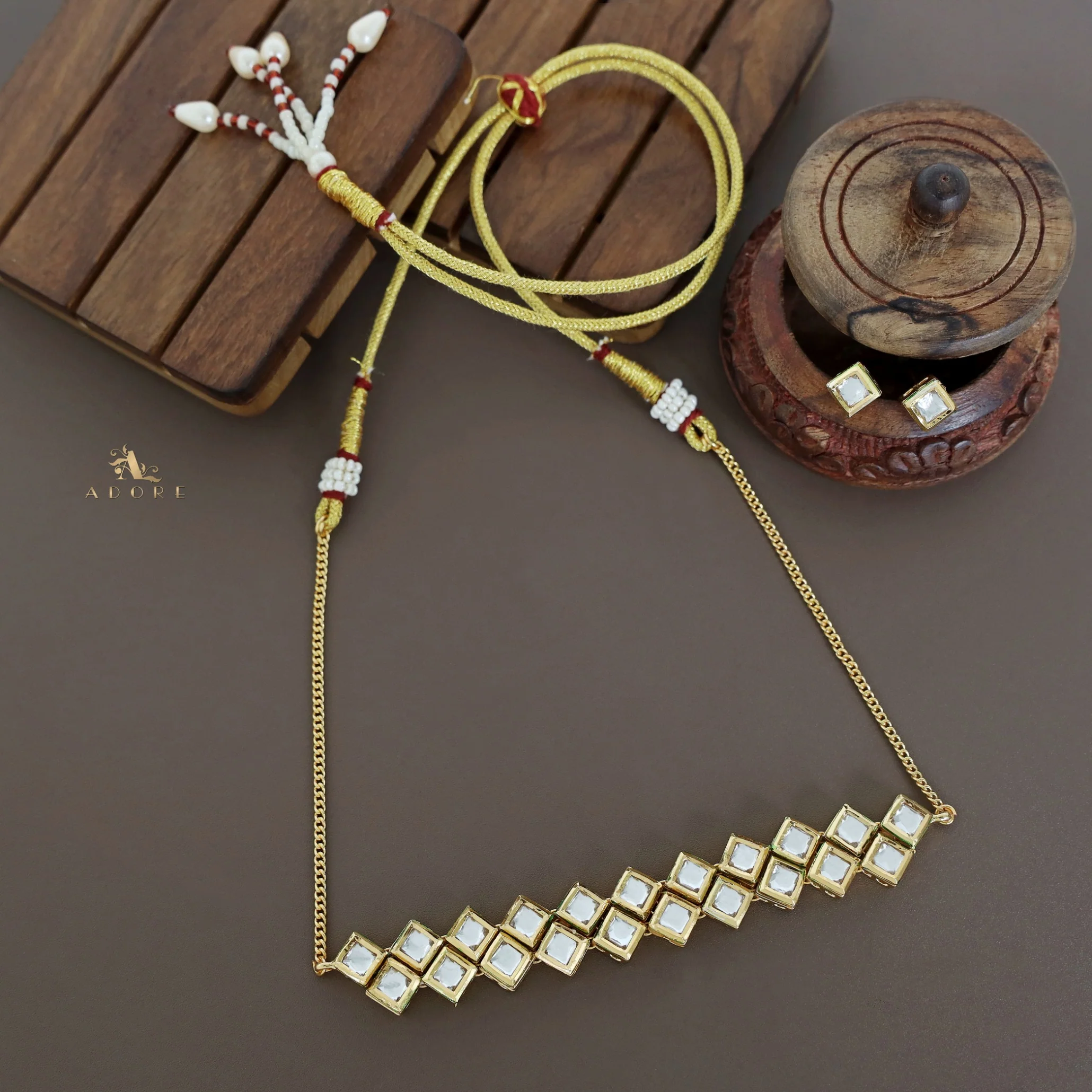 Aarohi Kundan Choker with Earring - Image 4