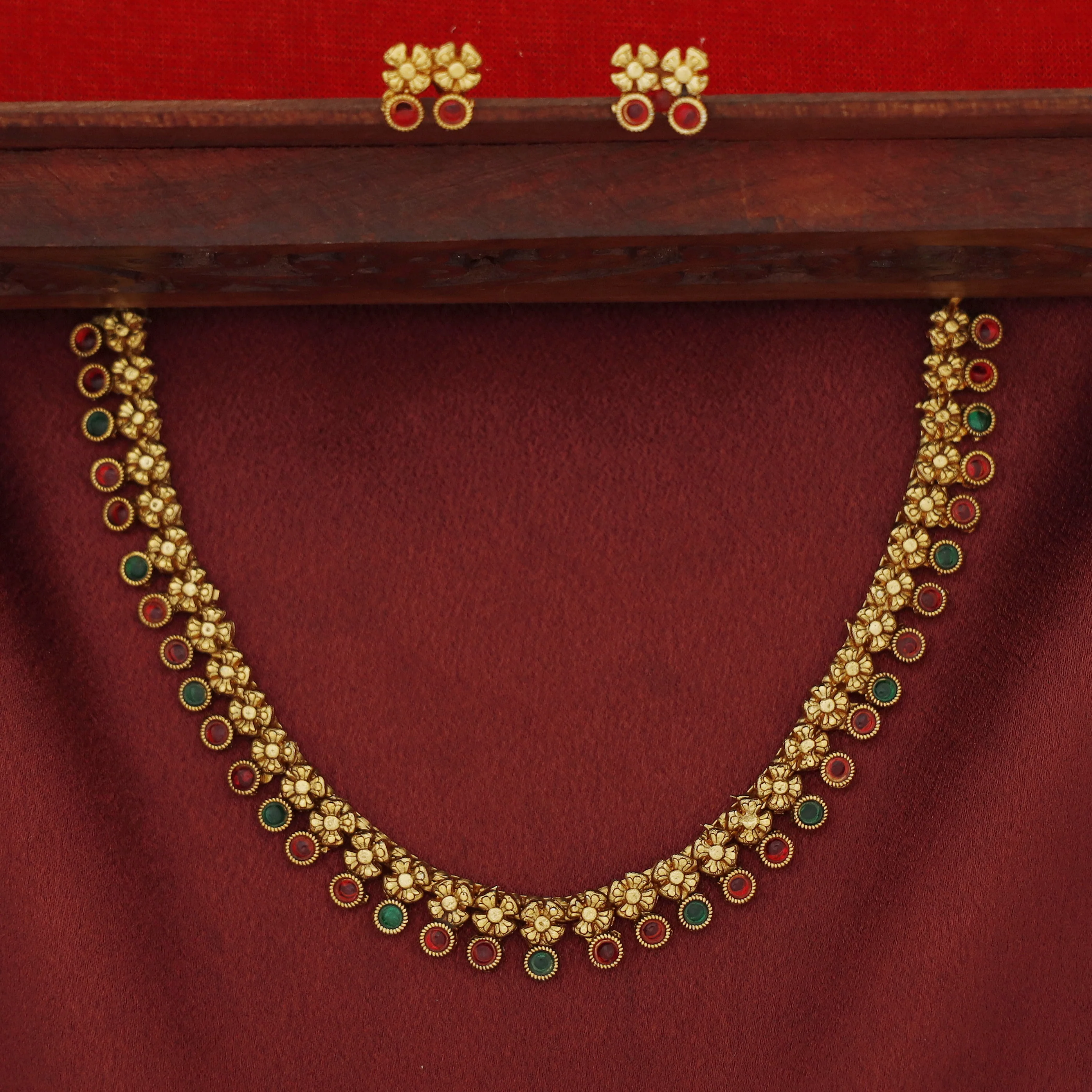 Aarunya Mini Flower Circle Short Neckpiece With Earring - Image 2