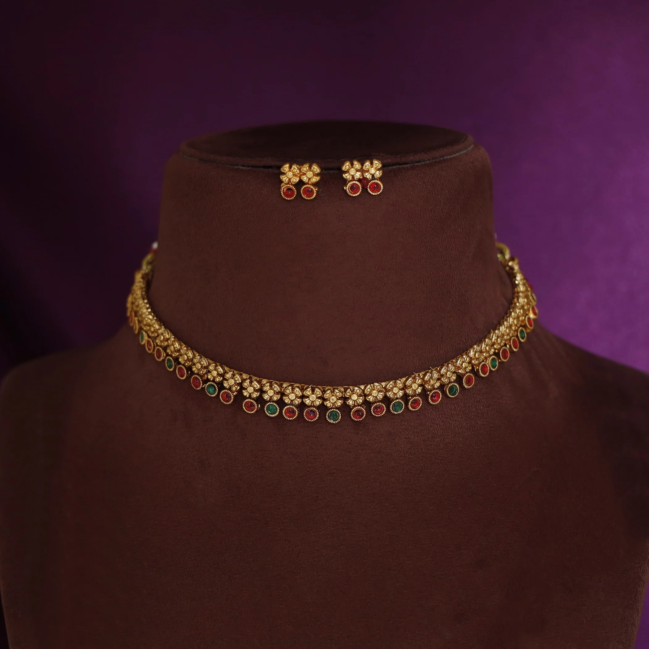 Aarunya Mini Flower Circle Short Neckpiece With Earring - Image 5