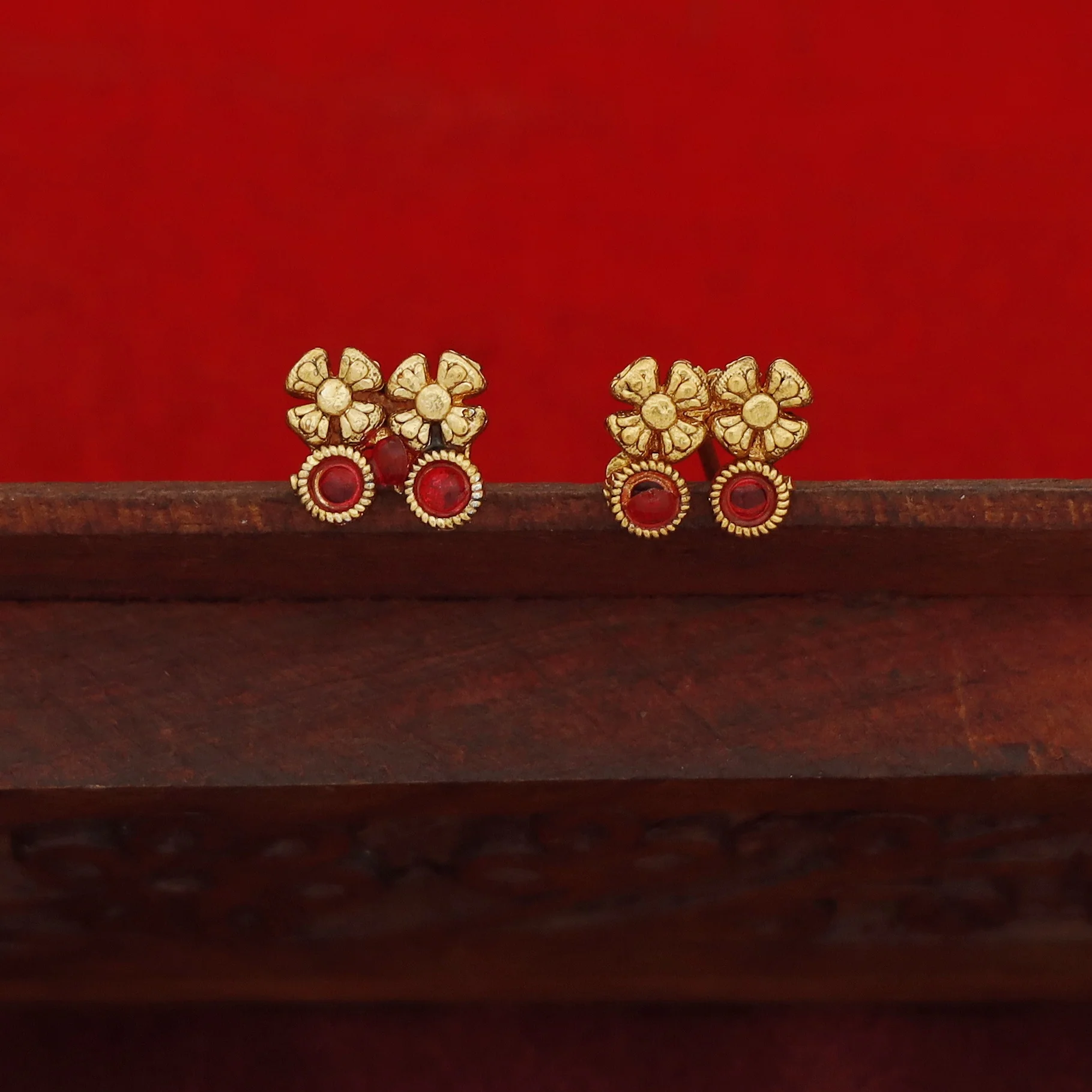 Aarunya Mini Flower Circle Short Neckpiece With Earring - Image 7