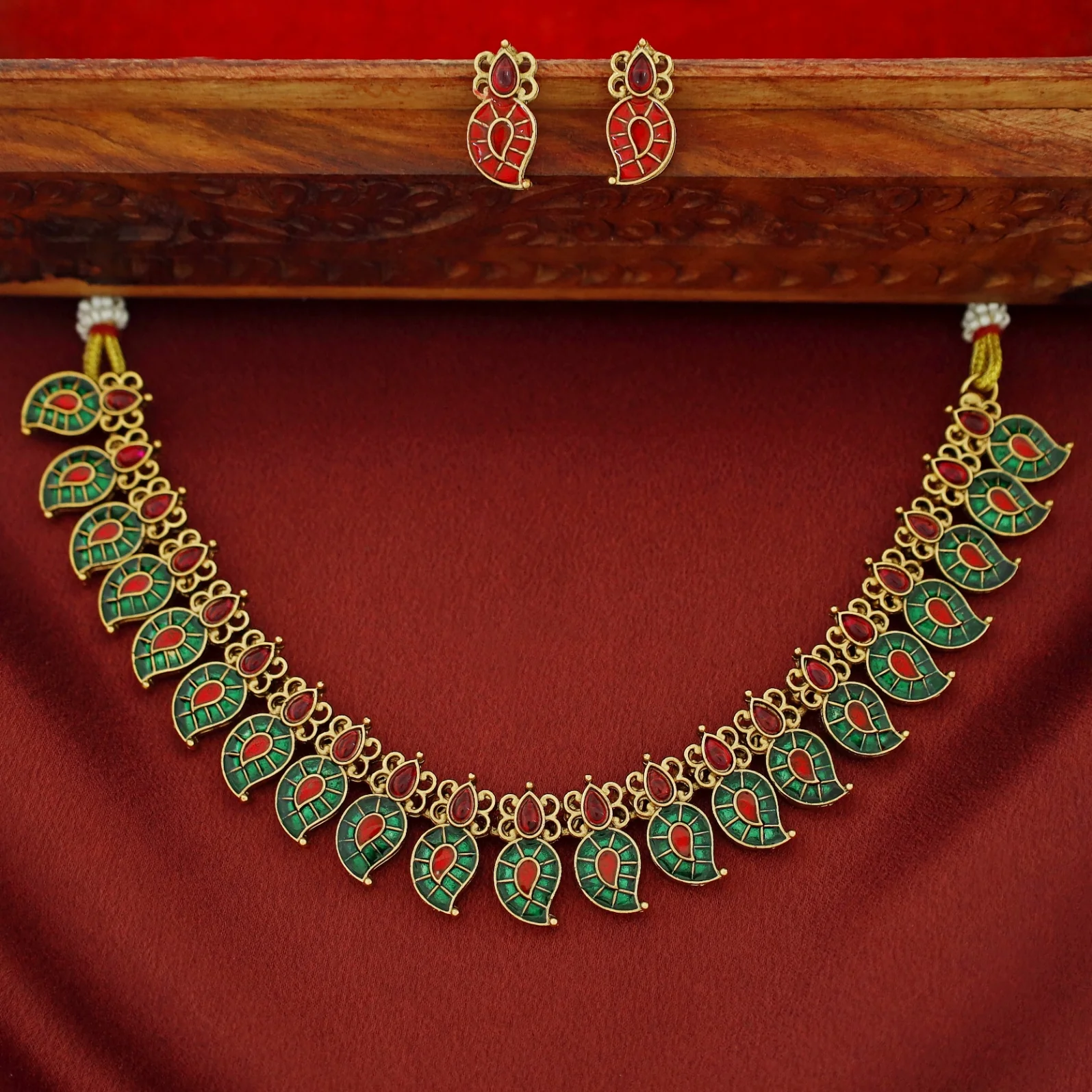 Aarya Devika Neckpiece With Earring - Image 4