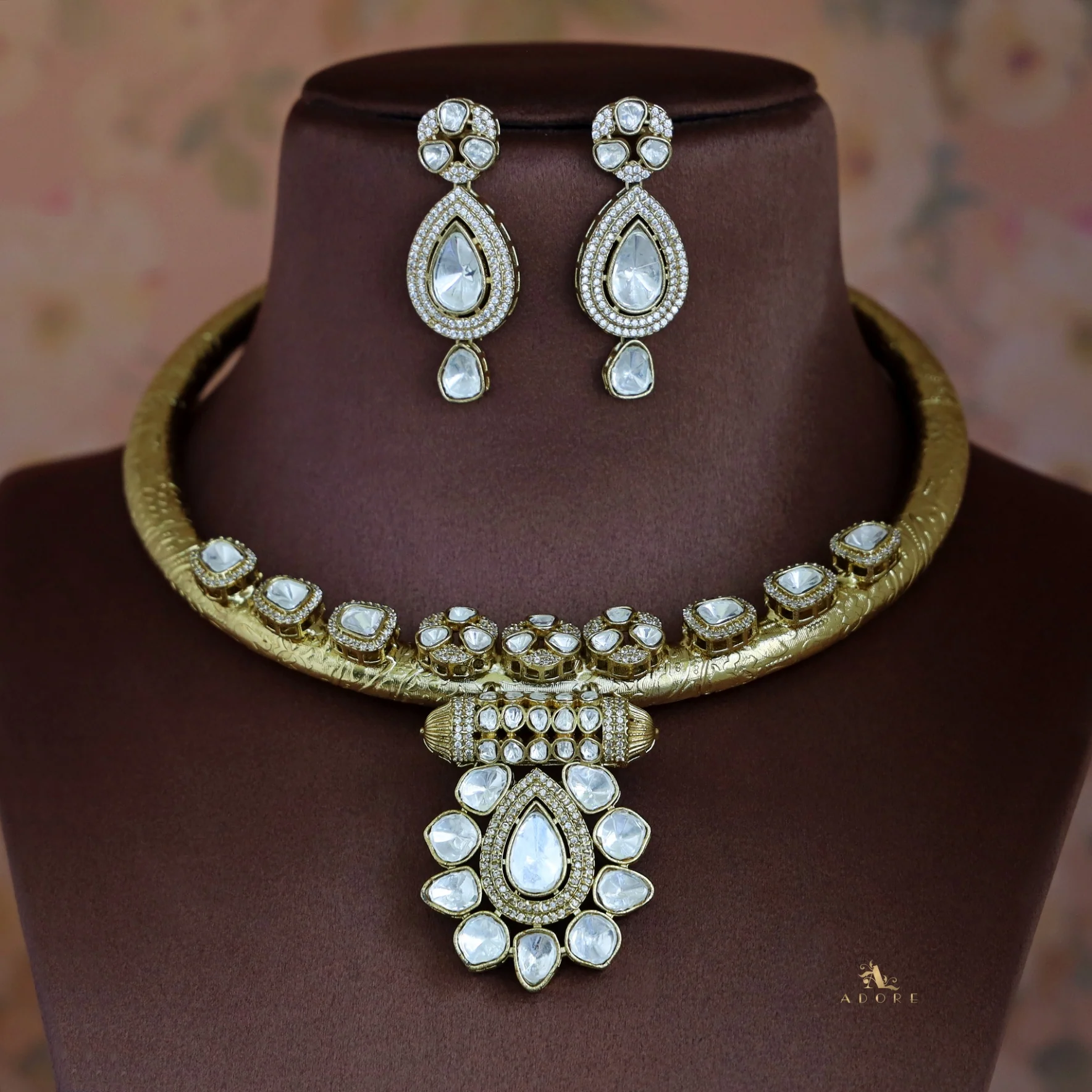 Aashvi Golden Polki Kundan Neck Cuff With Earring - Image 3