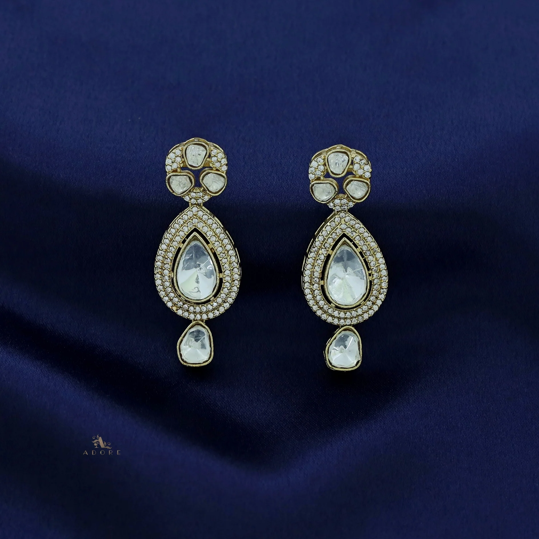 Aashvi Golden Polki Kundan Neck Cuff With Earring - Image 4