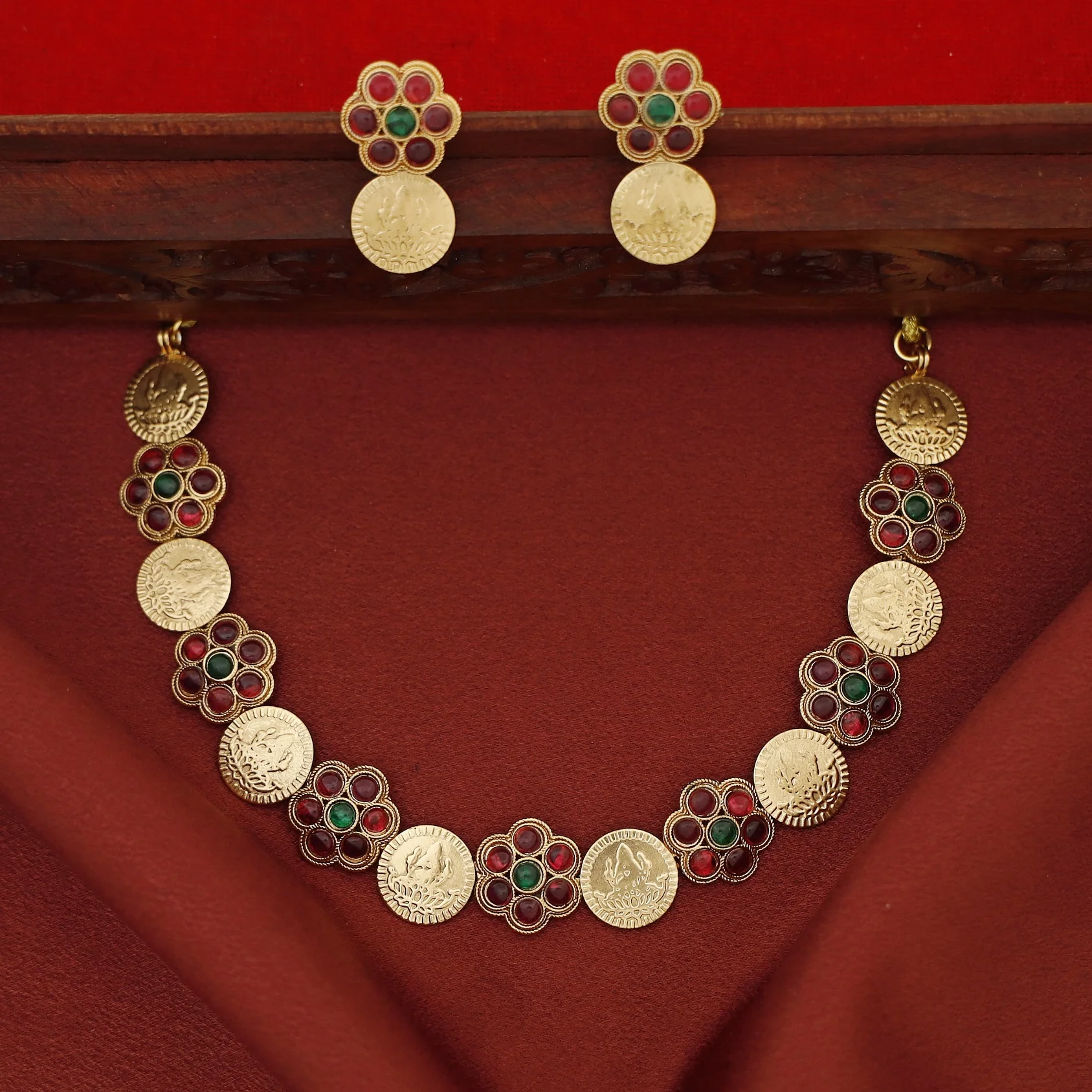 Aathmika Flower Kashi Short Neckpiece With Earring - Image 2