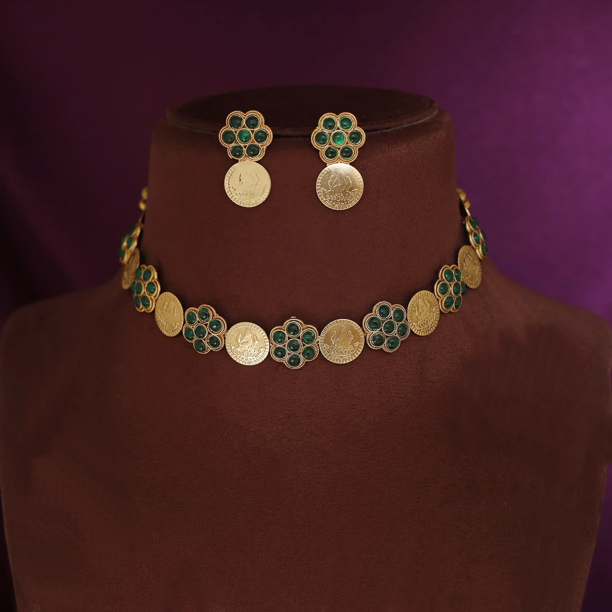 Aathmika Flower Kashi Short Neckpiece With Earring - Image 3