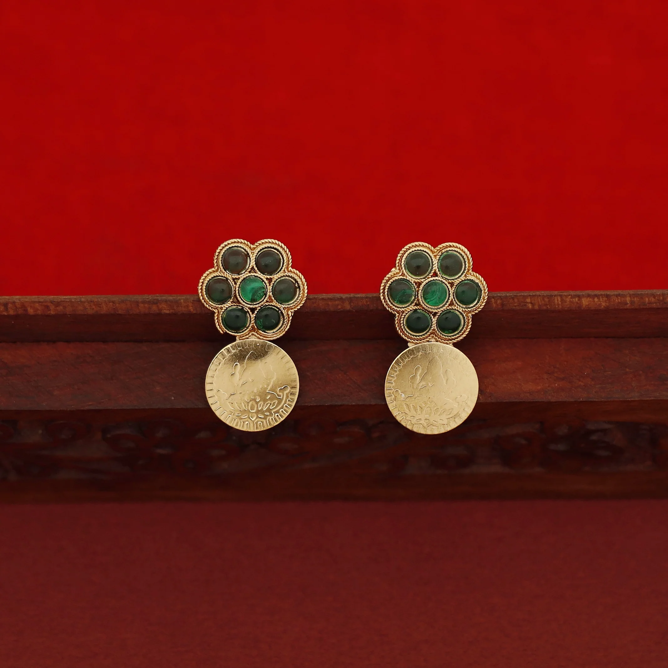 Aathmika Flower Kashi Short Neckpiece With Earring - Image 7