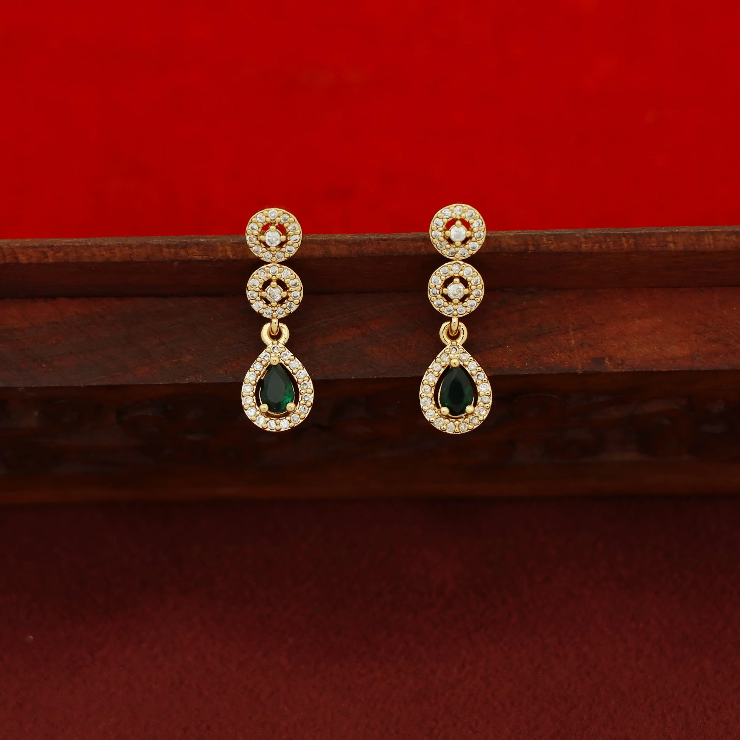 Aavya AD Stone Drop Oval Glossy Neckpiece With Earring - Image 5