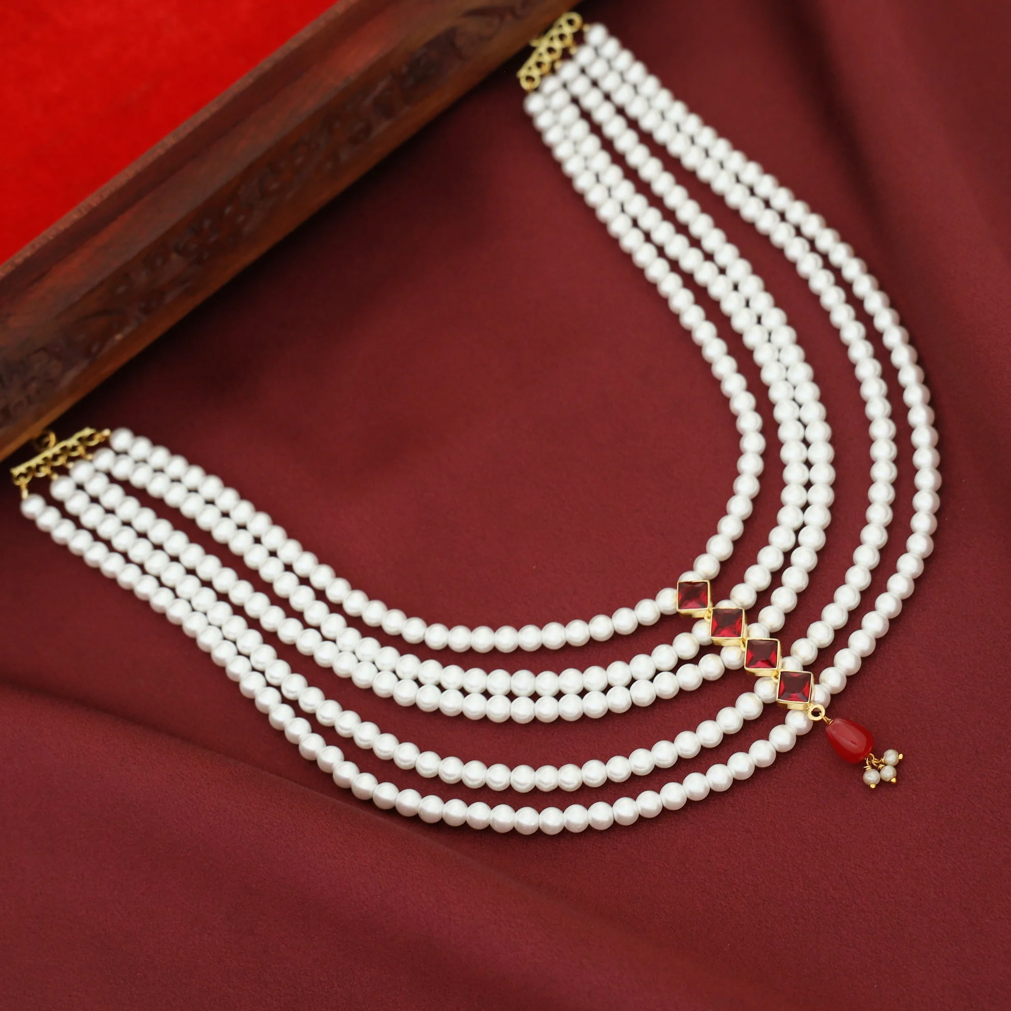 Abhisvara 5 Layer Glossy Diamond Pearl Neckpiece - Image 6