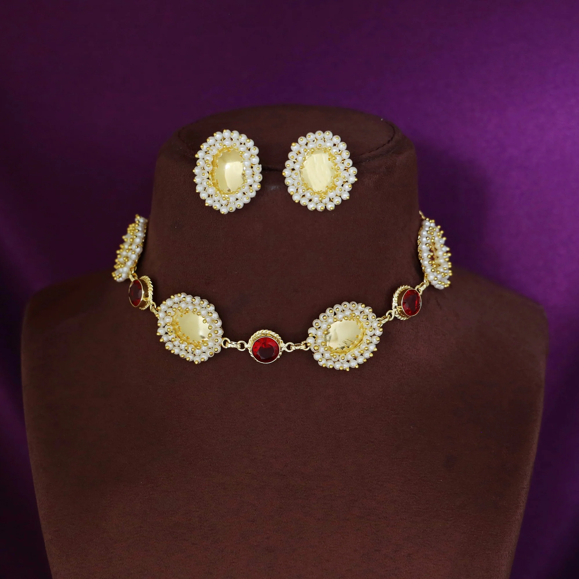 Abiha Cluster Pearl Golden Oval Glossy Round Choker With Stud - Image 10