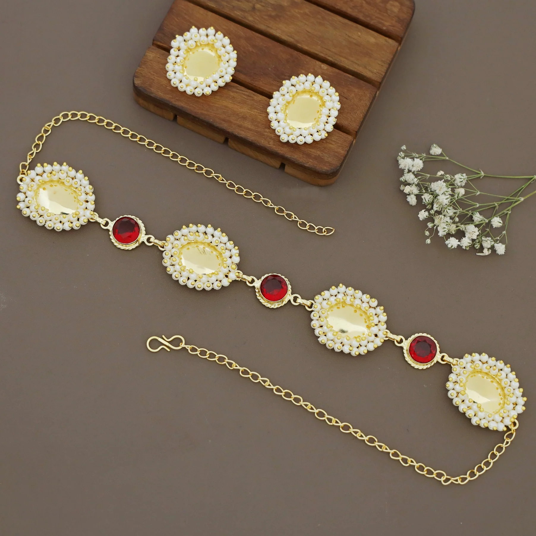 Abiha Cluster Pearl Golden Oval Glossy Round Choker With Stud - Image 11