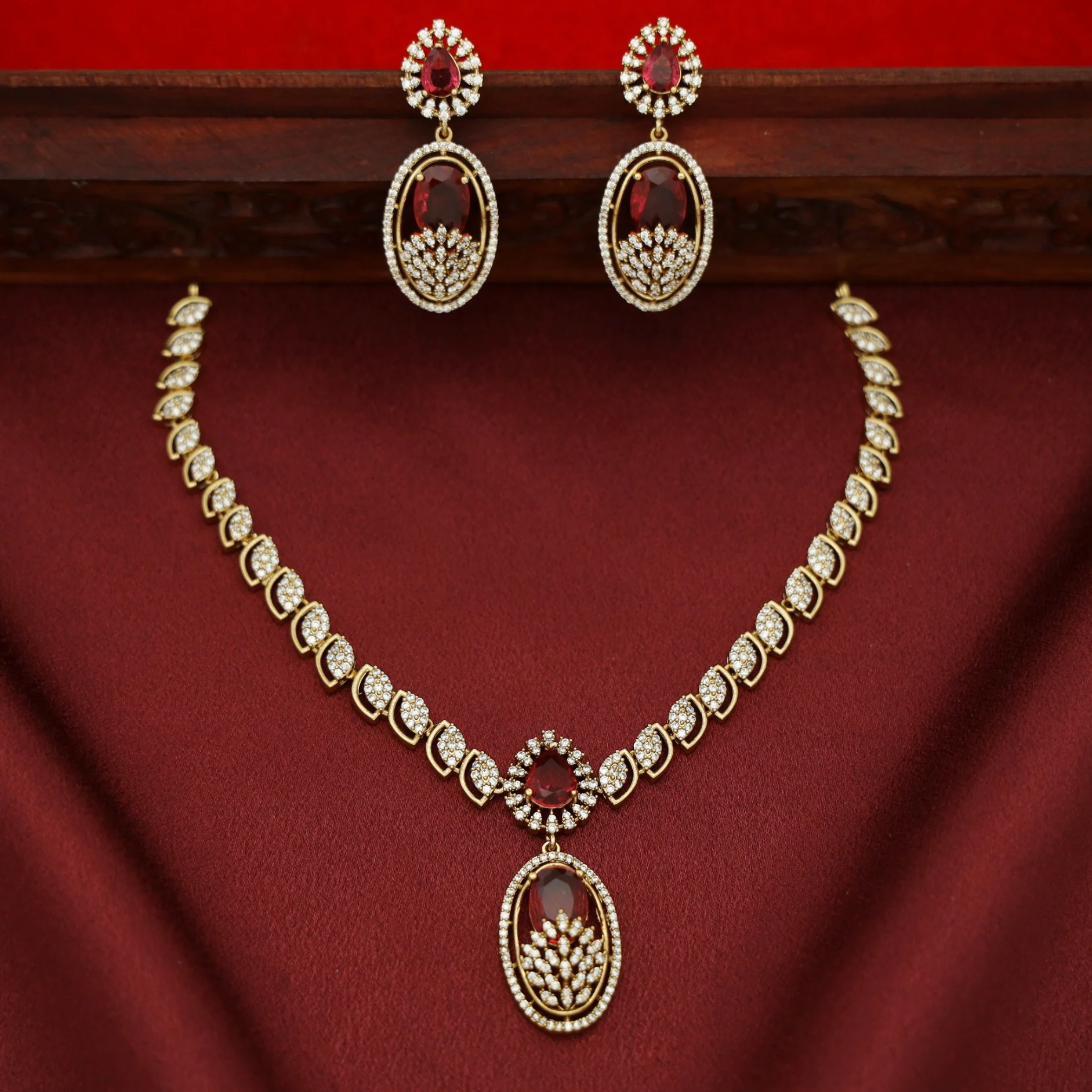 Miraya AD Stone Oval Drop Glossy Short Neckpiece With Earring - Image 3