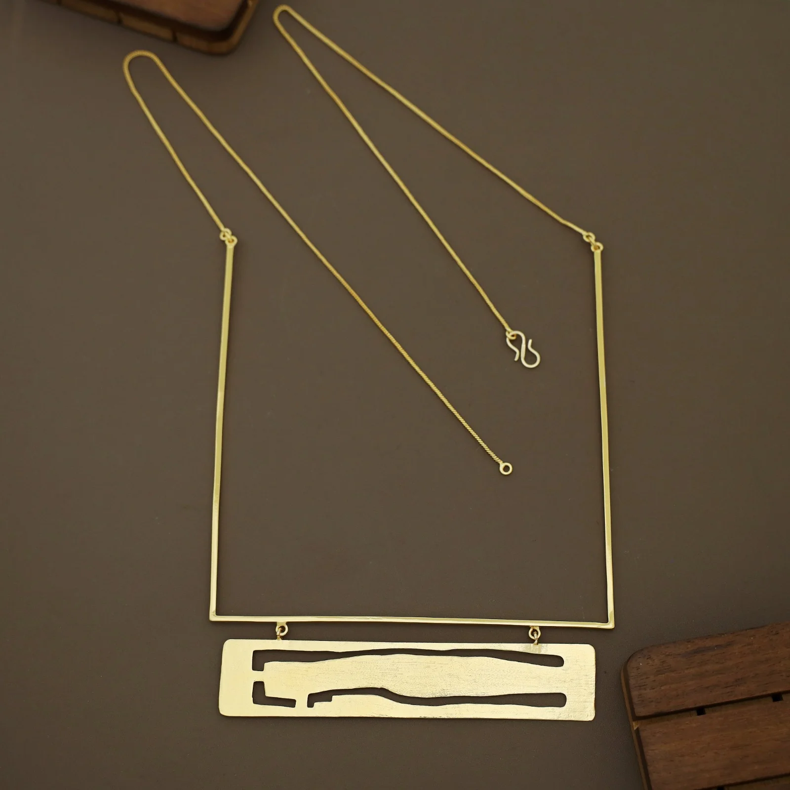 Adela Golden Swing Long Neckpiece - Image 3