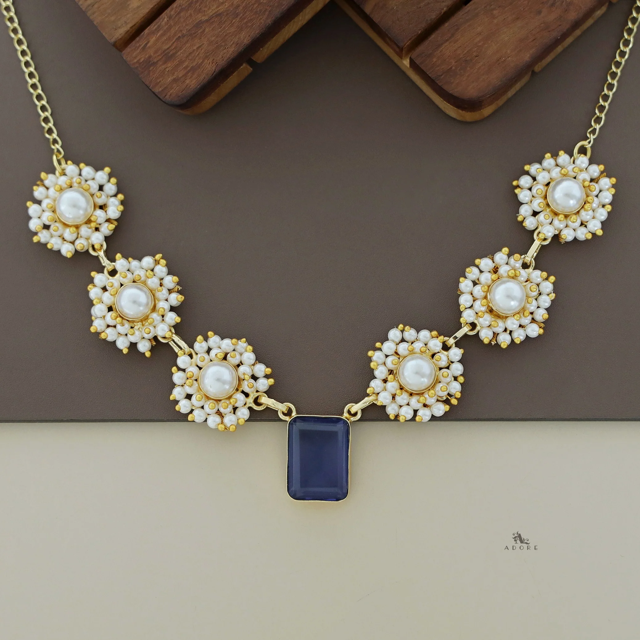 Adelita Glossy Rectangle Cluster Pearl Short Neckpiece / Choker - Image 6