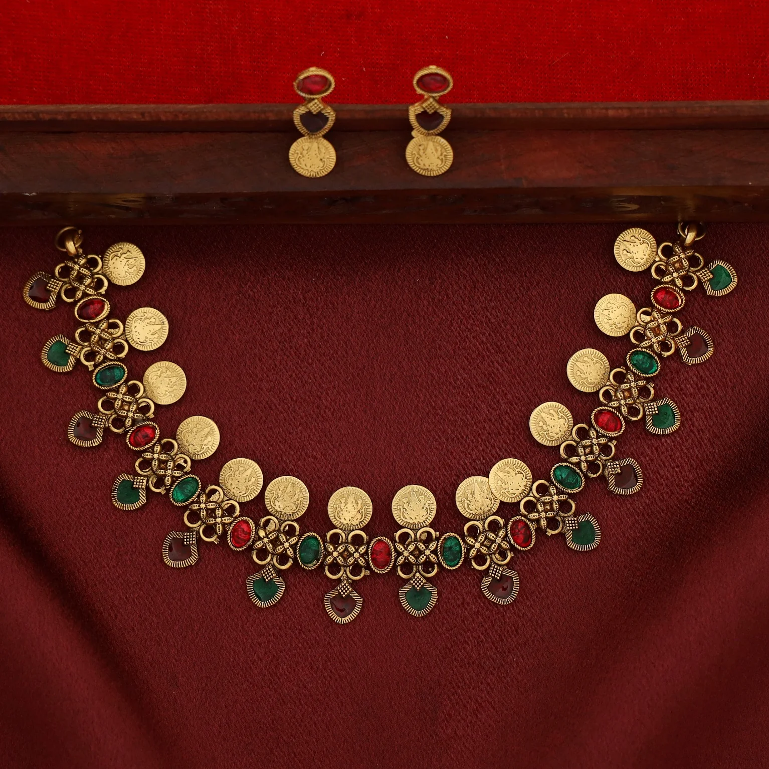 Adhitri Kashi Oval Kemp Stone Choker/Short Neckpiece With Earring - Image 2