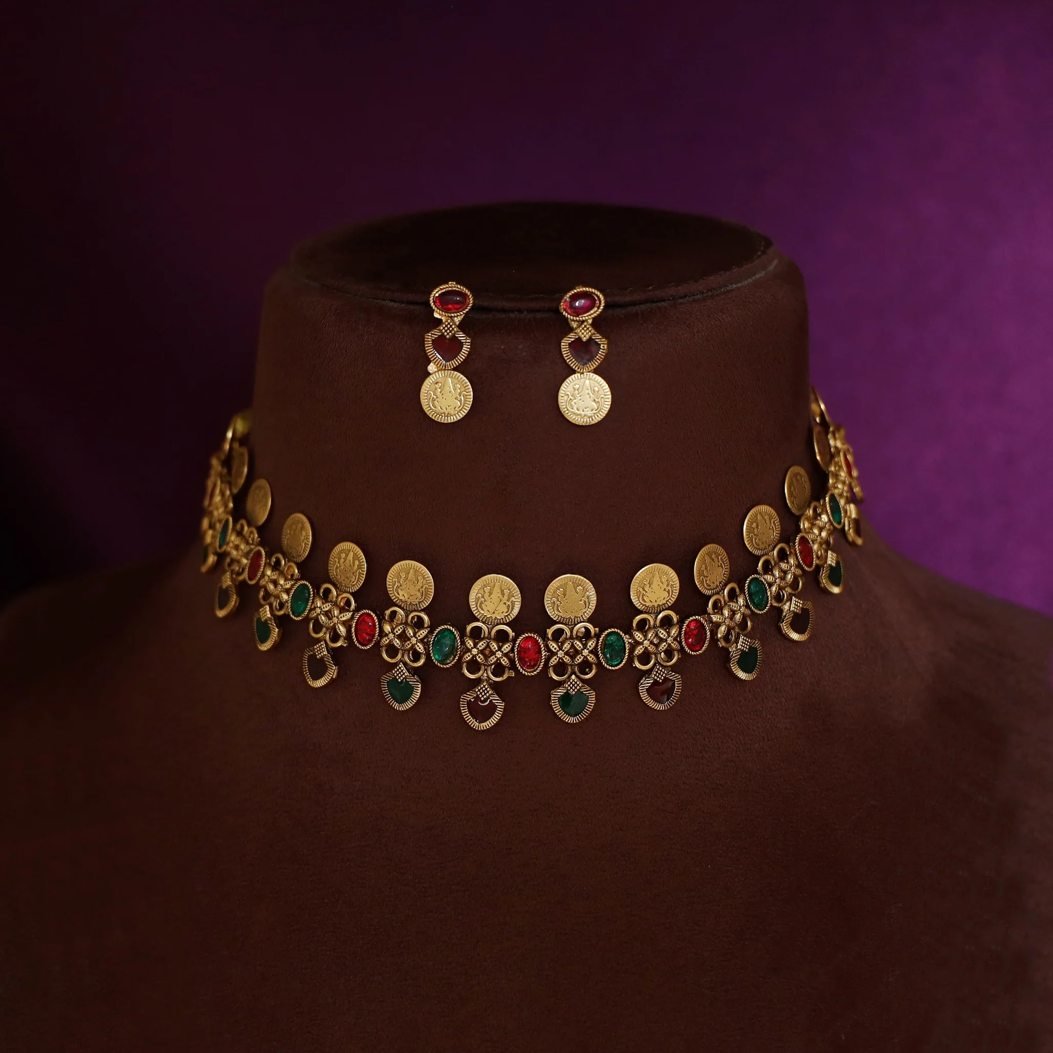 Adhitri Kashi Oval Kemp Stone Choker/Short Neckpiece With Earring - Image 5