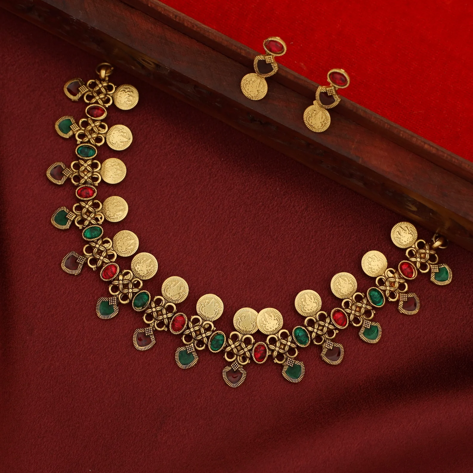 Adhitri Kashi Oval Kemp Stone Choker/Short Neckpiece With Earring - Image 6