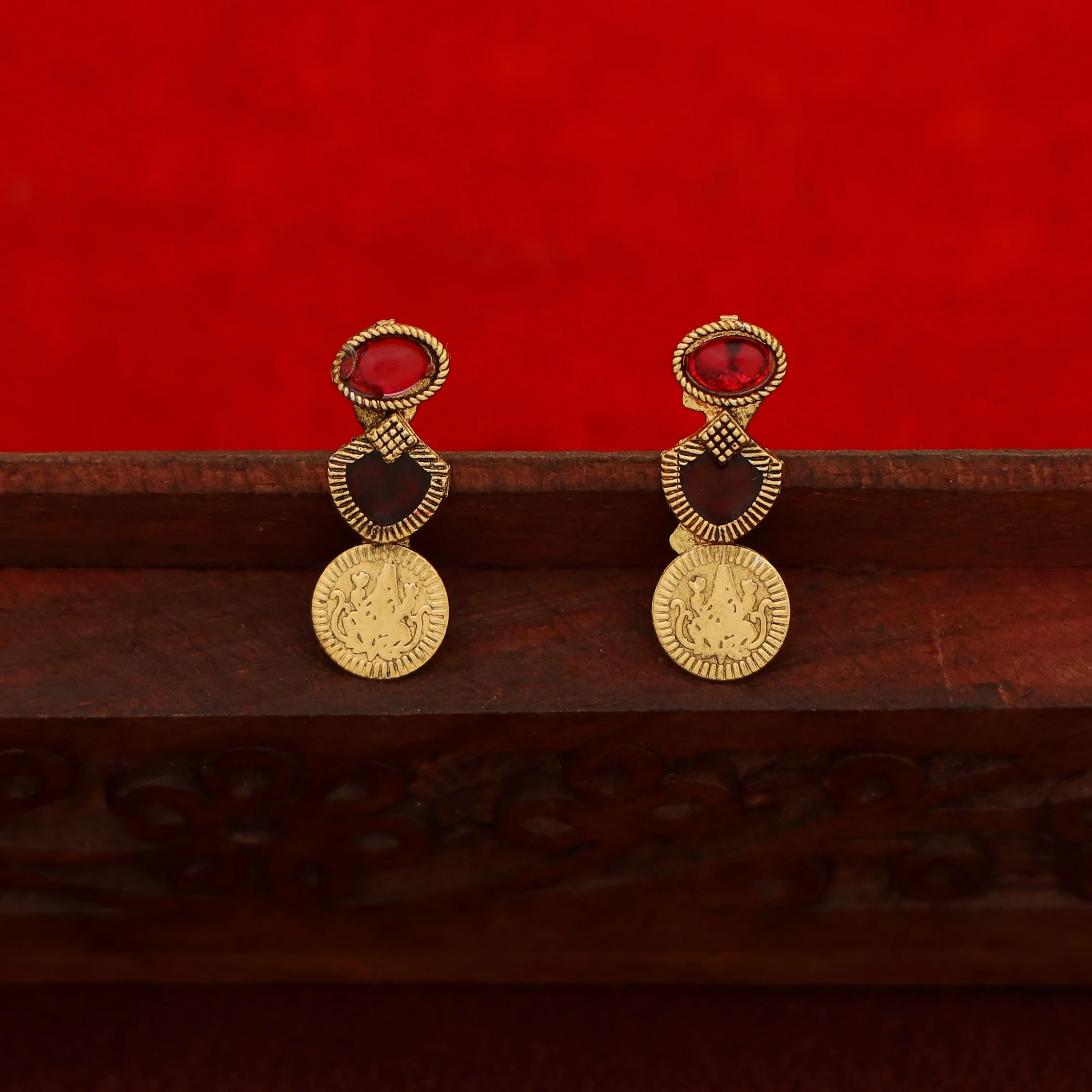 Adhitri Kashi Oval Kemp Stone Choker/Short Neckpiece With Earring - Image 7