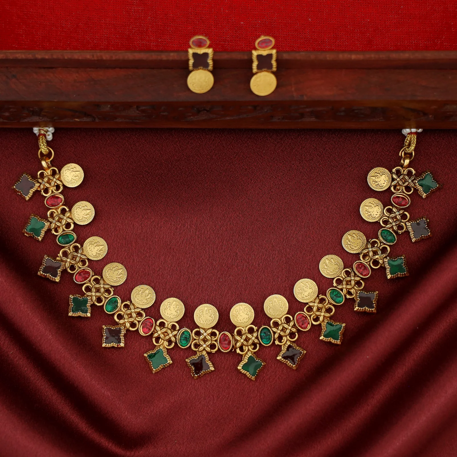 Adhitri Kemp Stone Kashi Choker/Short Neckpiece With Earring - Image 2