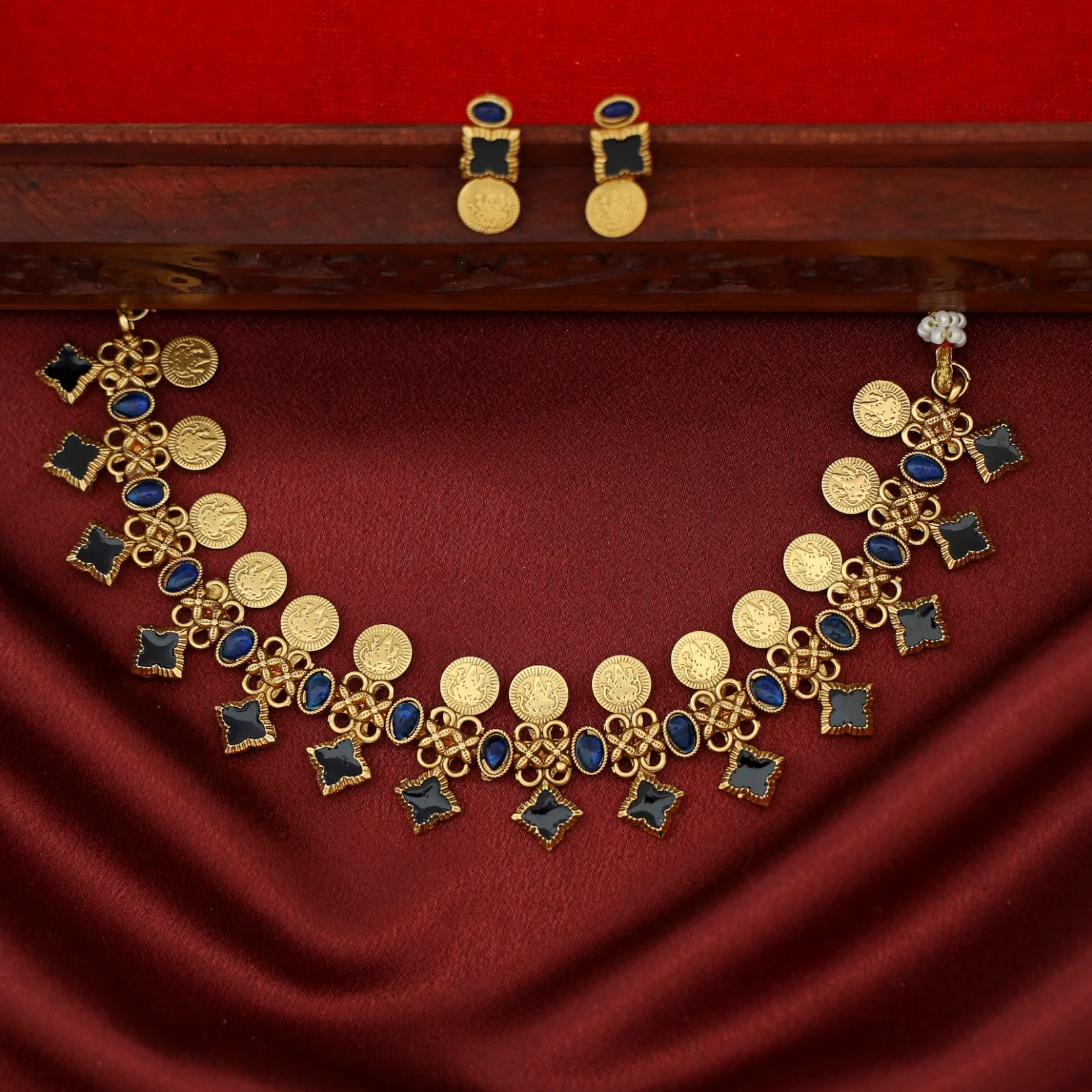 Adhitri Kemp Stone Kashi Choker/Short Neckpiece With Earring - Image 5