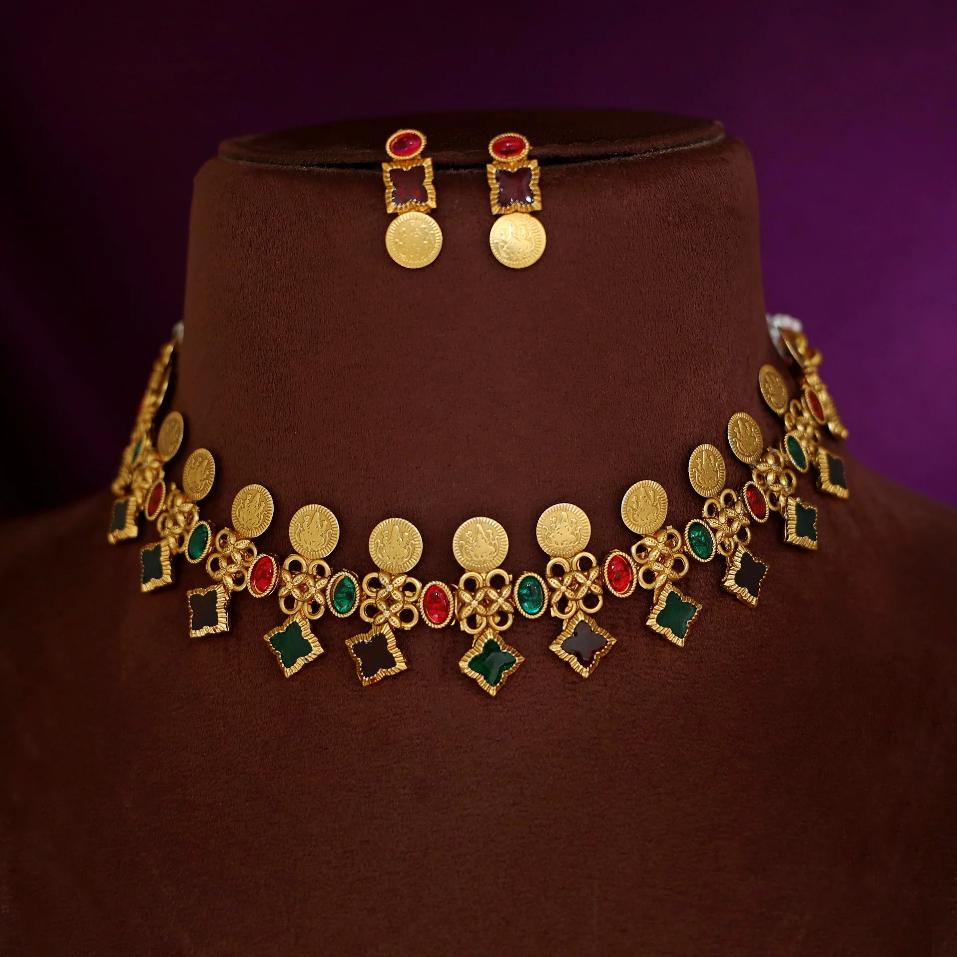 Adhitri Kemp Stone Kashi Choker/Short Neckpiece With Earring - Image 6