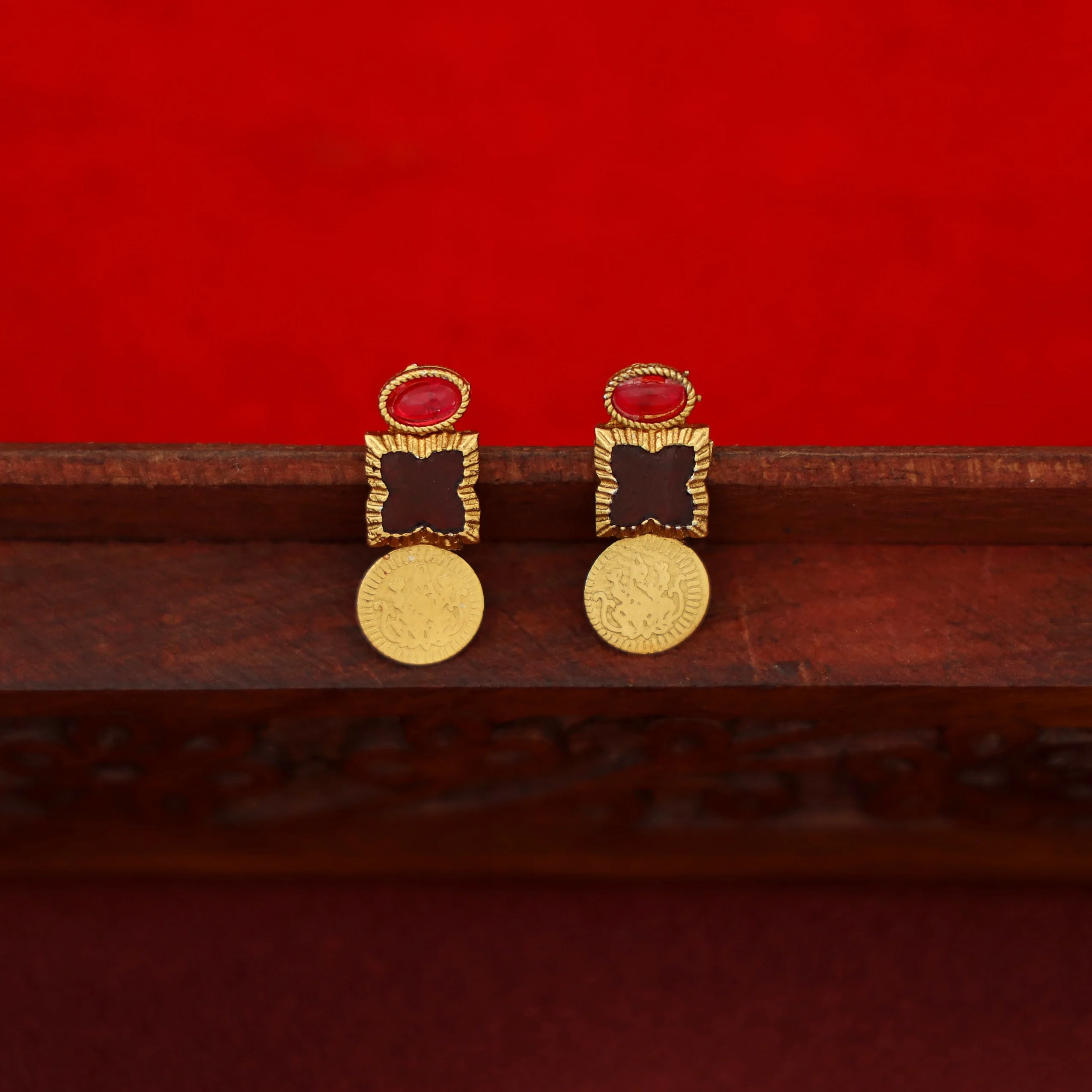Adhitri Kemp Stone Kashi Choker/Short Neckpiece With Earring - Image 8