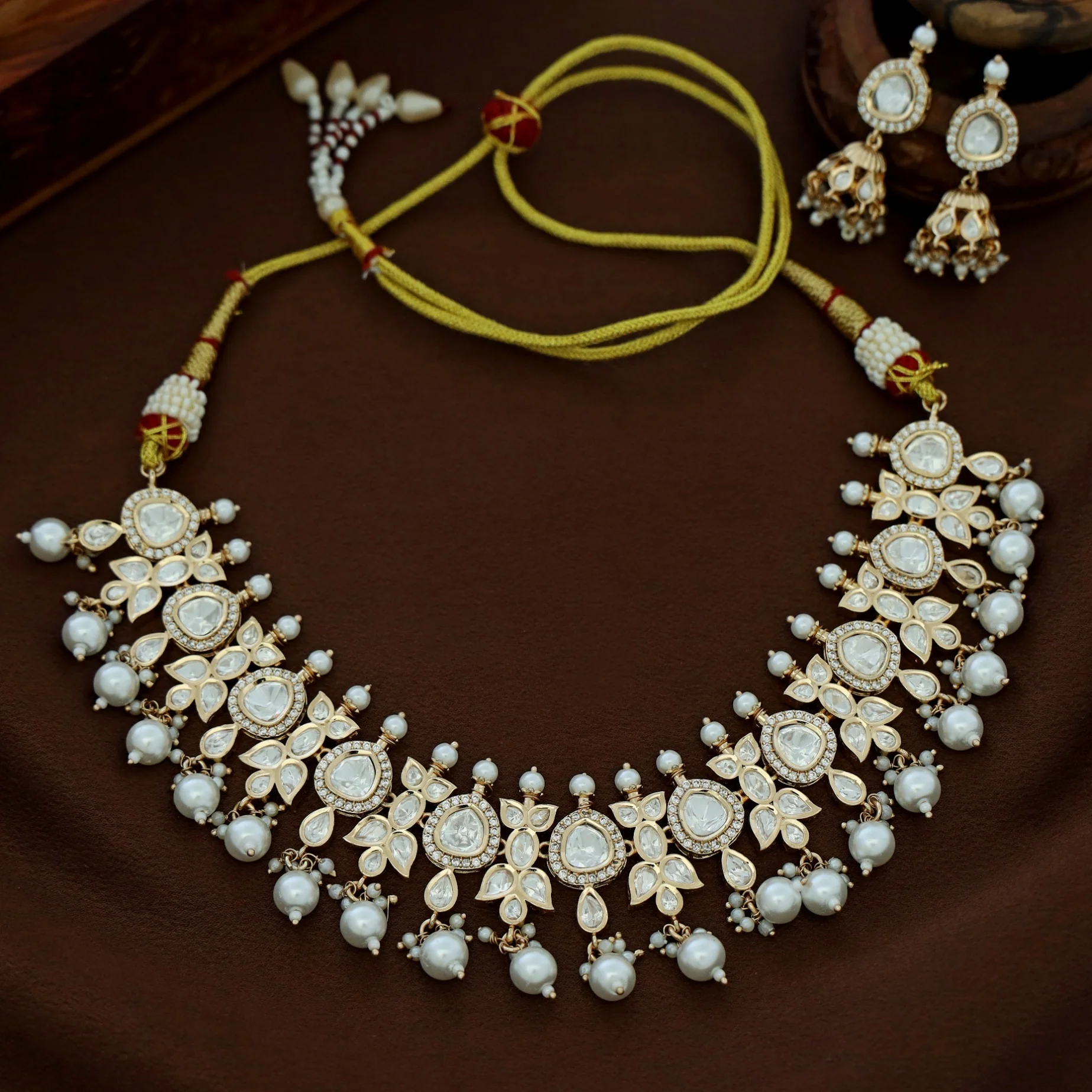 Premium Adinika Kundan Pearl Neckpiece With Earring - Image 4