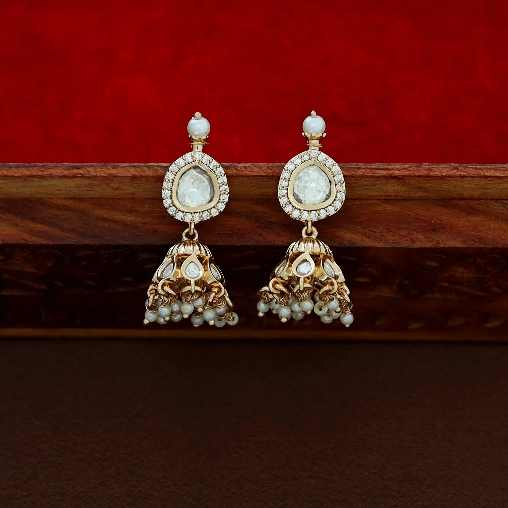 Premium Adinika Kundan Pearl Neckpiece With Earring - Image 5