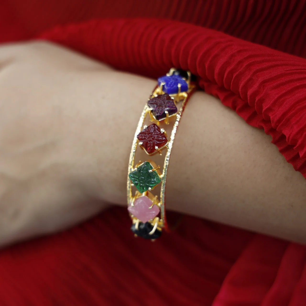 Adonai Textured Carved 7 Diamond Bangle - Image 10